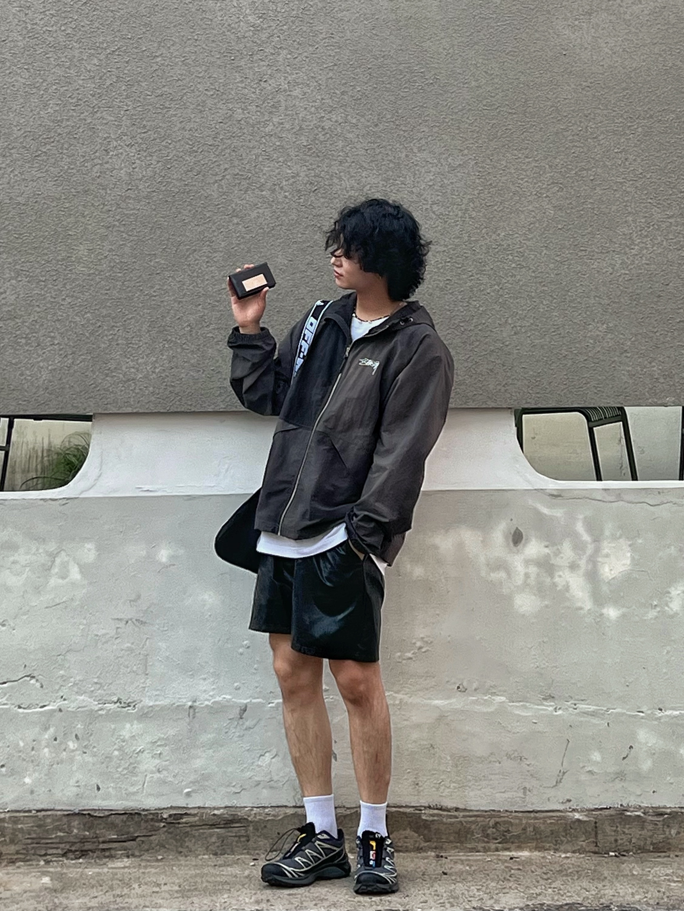 Stussy Wave Dye Beach Shell Jacket Black, Salomon XT-6 Gore-Tex Black Ebony 착용 스타일