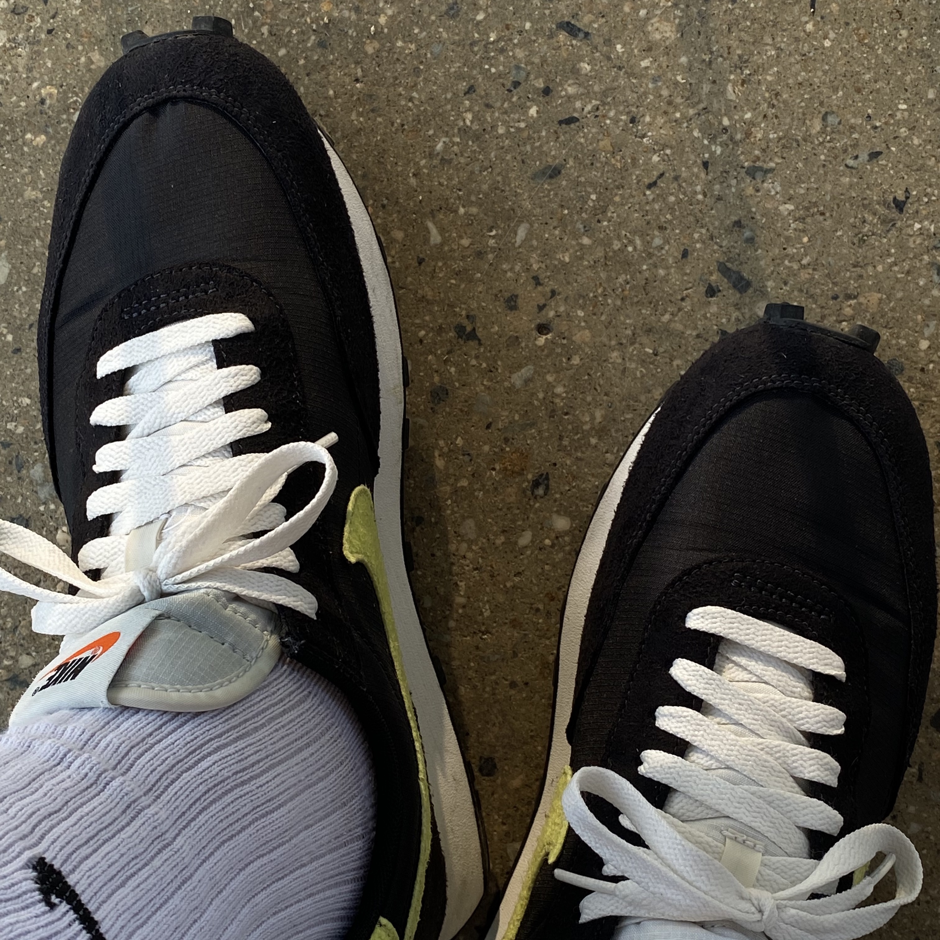 Nike Daybreak SP Black Limelight 착용 스타일