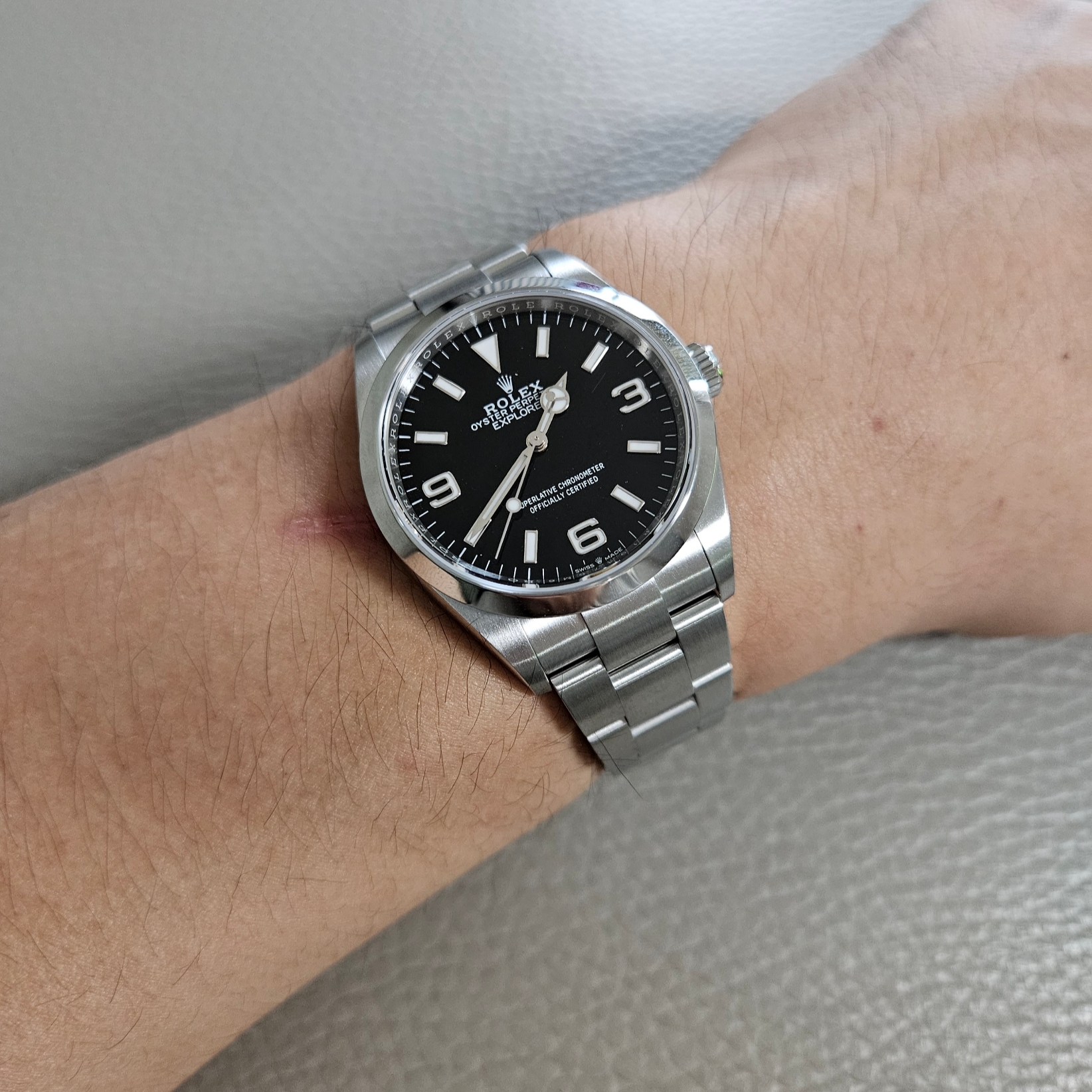 Rolex Explorer 36mm 124270 Black Oyster 착용 스타일