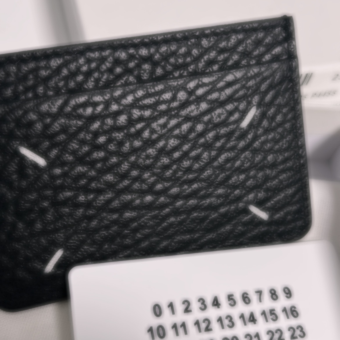 Maison Margiela Four Stitch Card Holder Black 착용 스타일
