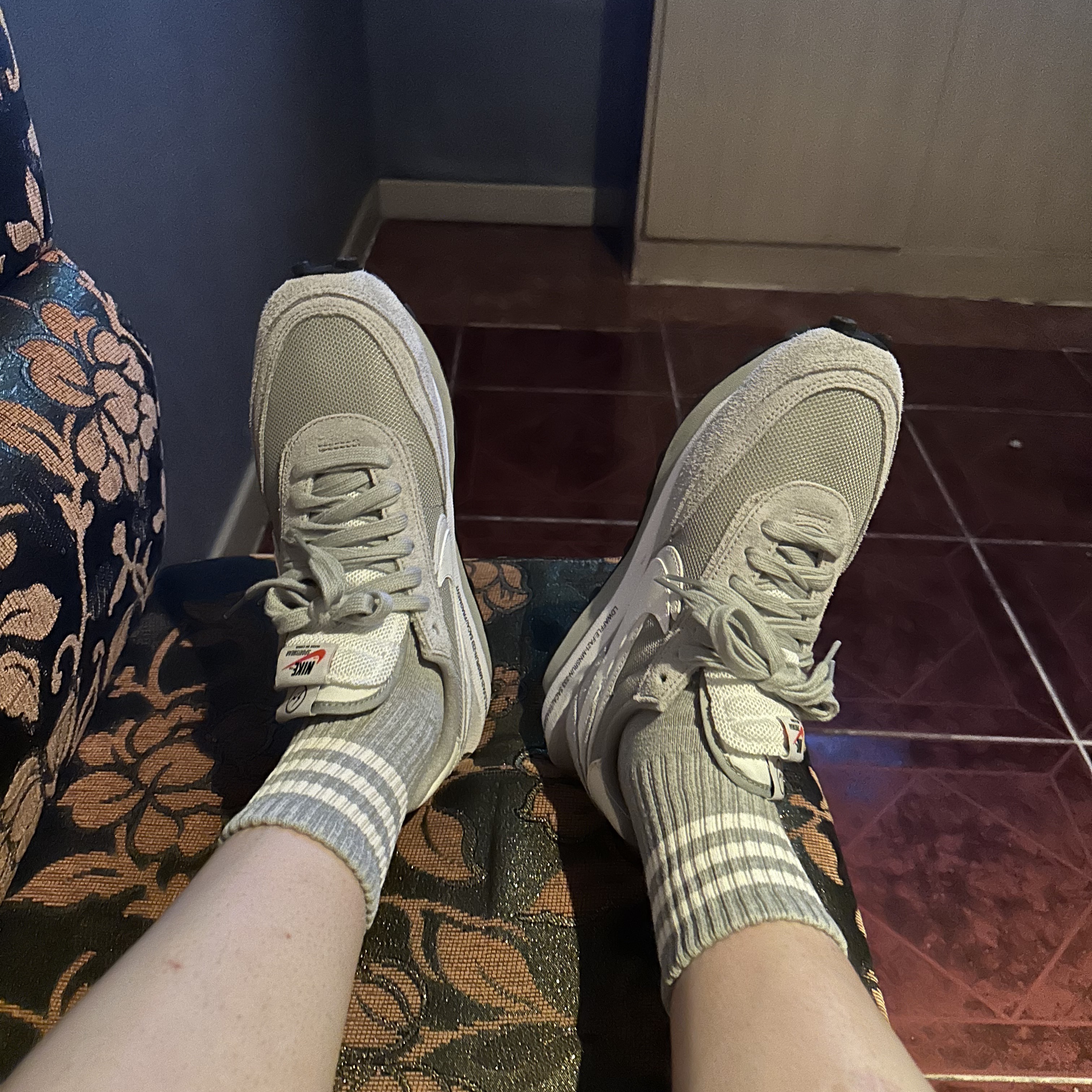 Nike x Sacai x Fragment LDWaffle Light Smoke Grey 착용 스타일 - 2