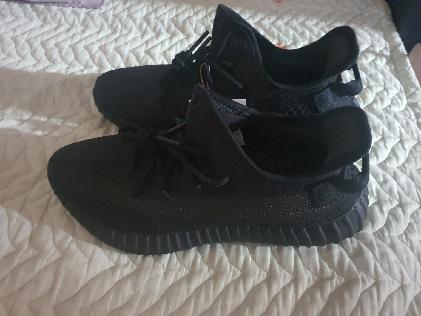 Adidas Yeezy Boost 350 V2 Onyx 착용 스타일