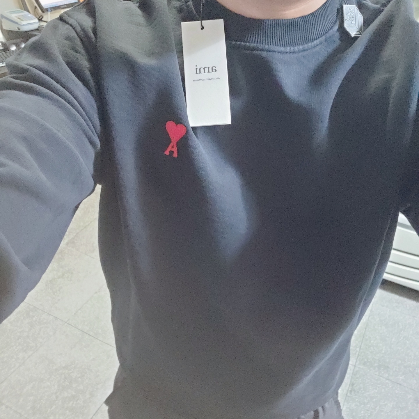 AMI de Coeur Sweatshirt Black 착용 스타일