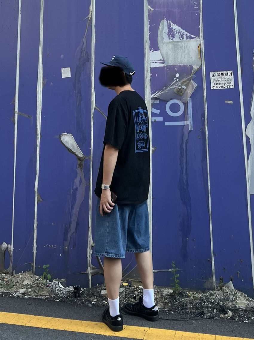Jordan 1 x Travis Scott Retro Low OG SP Black Phantom, Stussy x Our Legacy Frame Pigment Dyed T-Shirt Black 착용 스타일 - 3