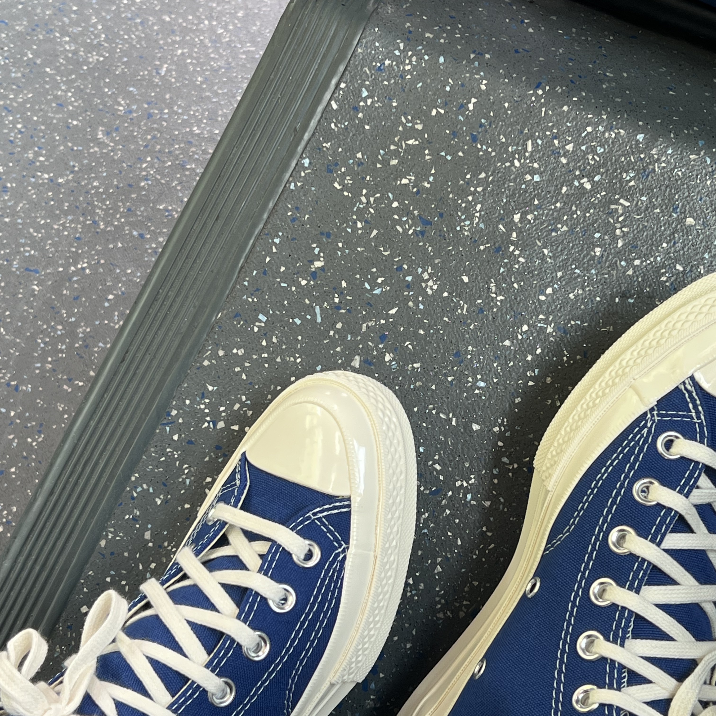 Converse x Play Comme des Garcons Chuck 70 Hi Blue Quartz 착용 스타일