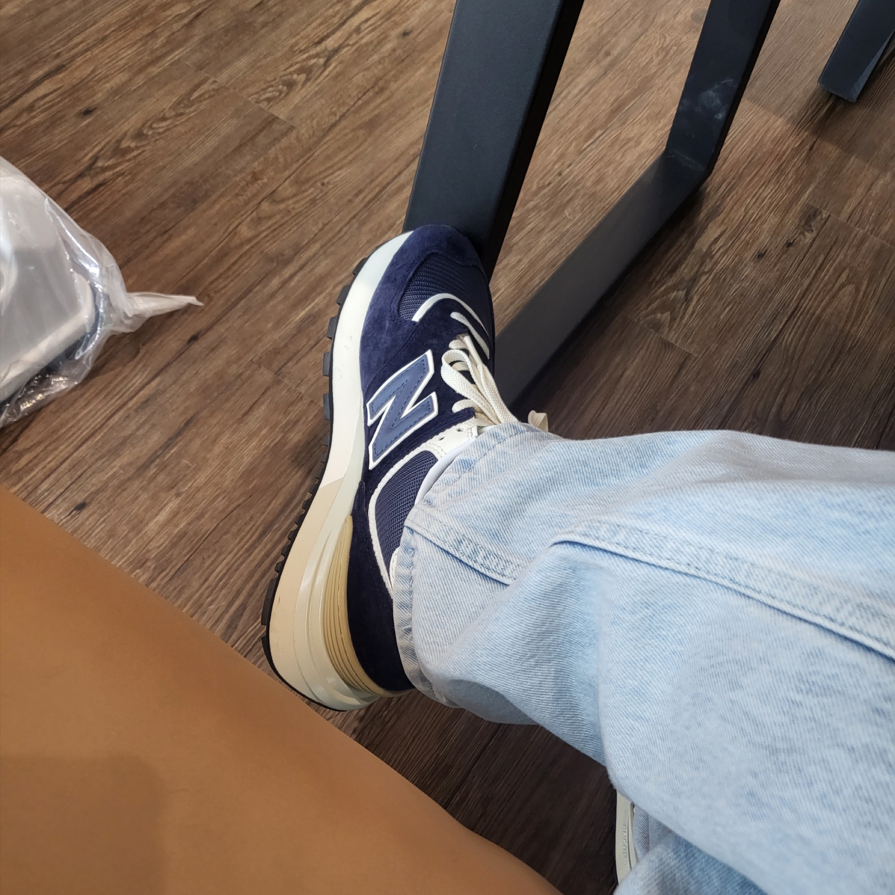 New Balance 574 Legacy Navy 착용 스타일