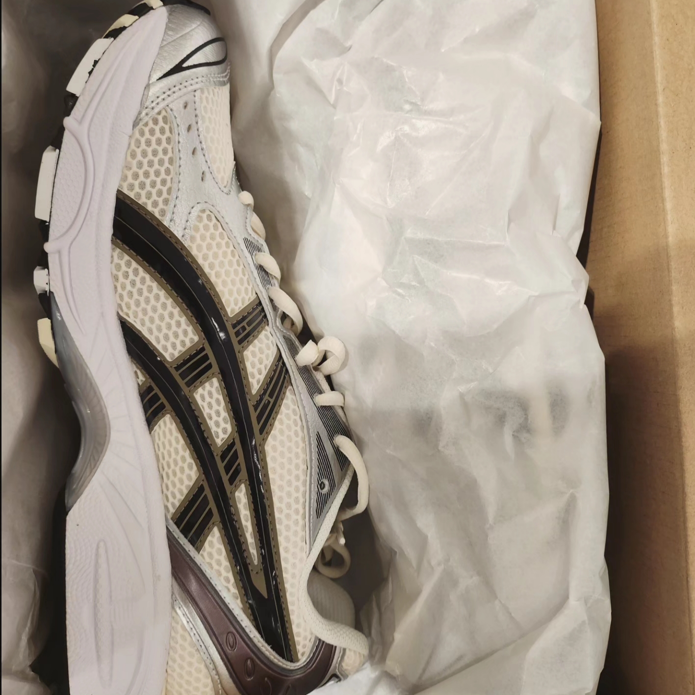 Asics Gel-Kayano 14 Cream Black 착용 스타일 - 2