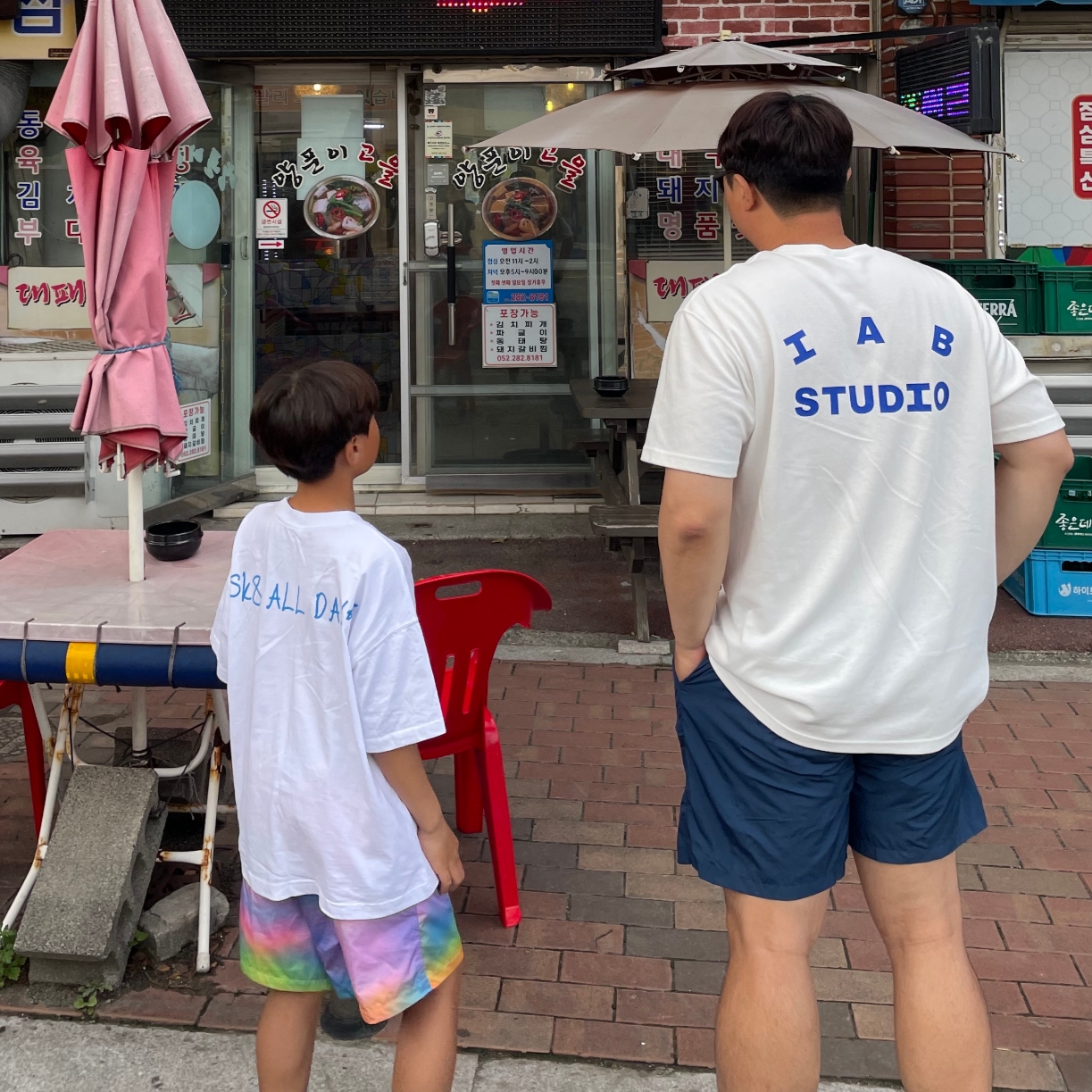 IAB Studio Woven Shorts Navy - The Hyundai Seoul Exclusive, IAB Studio 10th Anniversary T-Shirts Pack White & Black (2 Pack) 착용 스타일