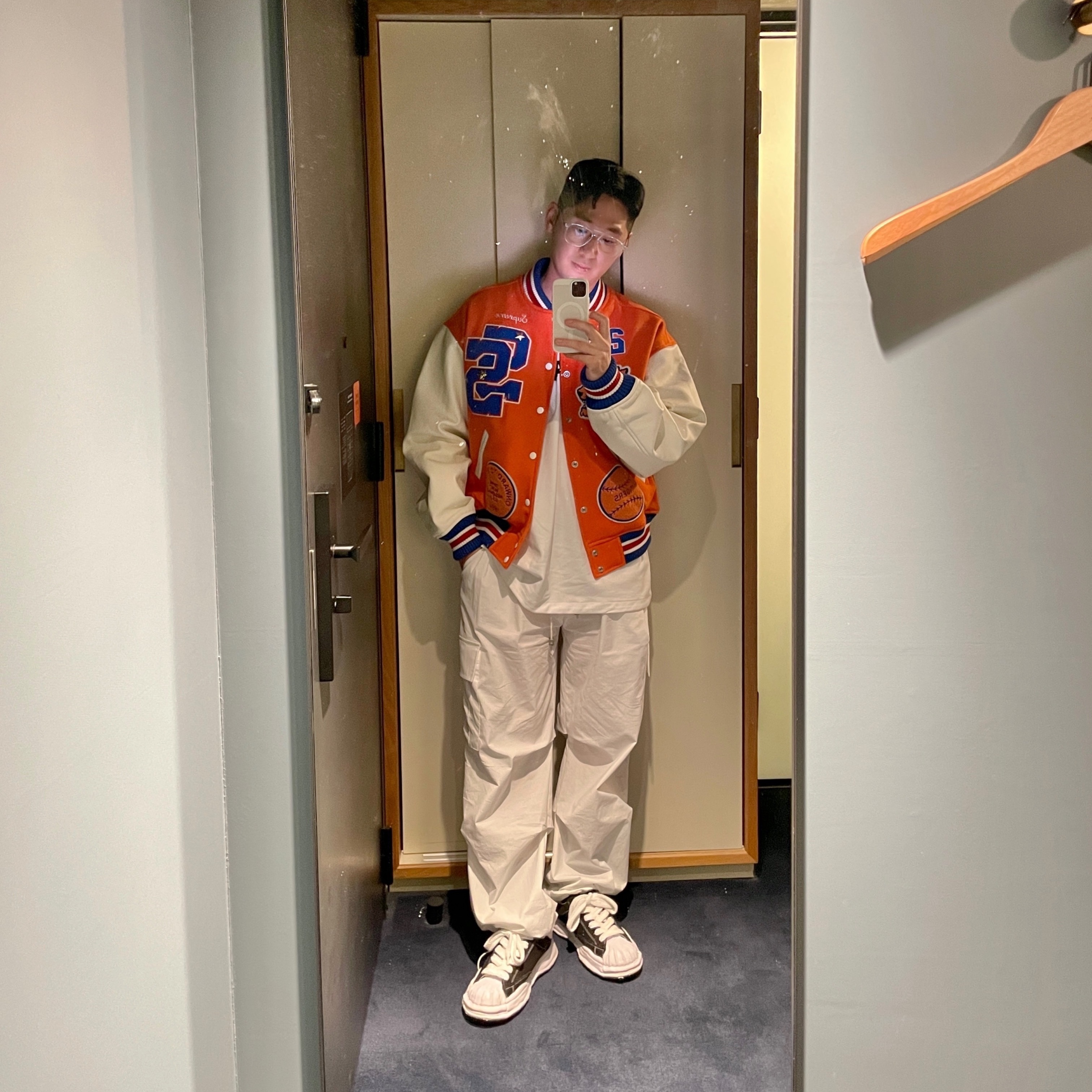 Supreme Tiger Varsity Jacket Orange - 23FW, Maison Mihara Yasuhiro Blakey OG Sole Canvas Low-top Sneakers Black White 착용 스타일 - 1