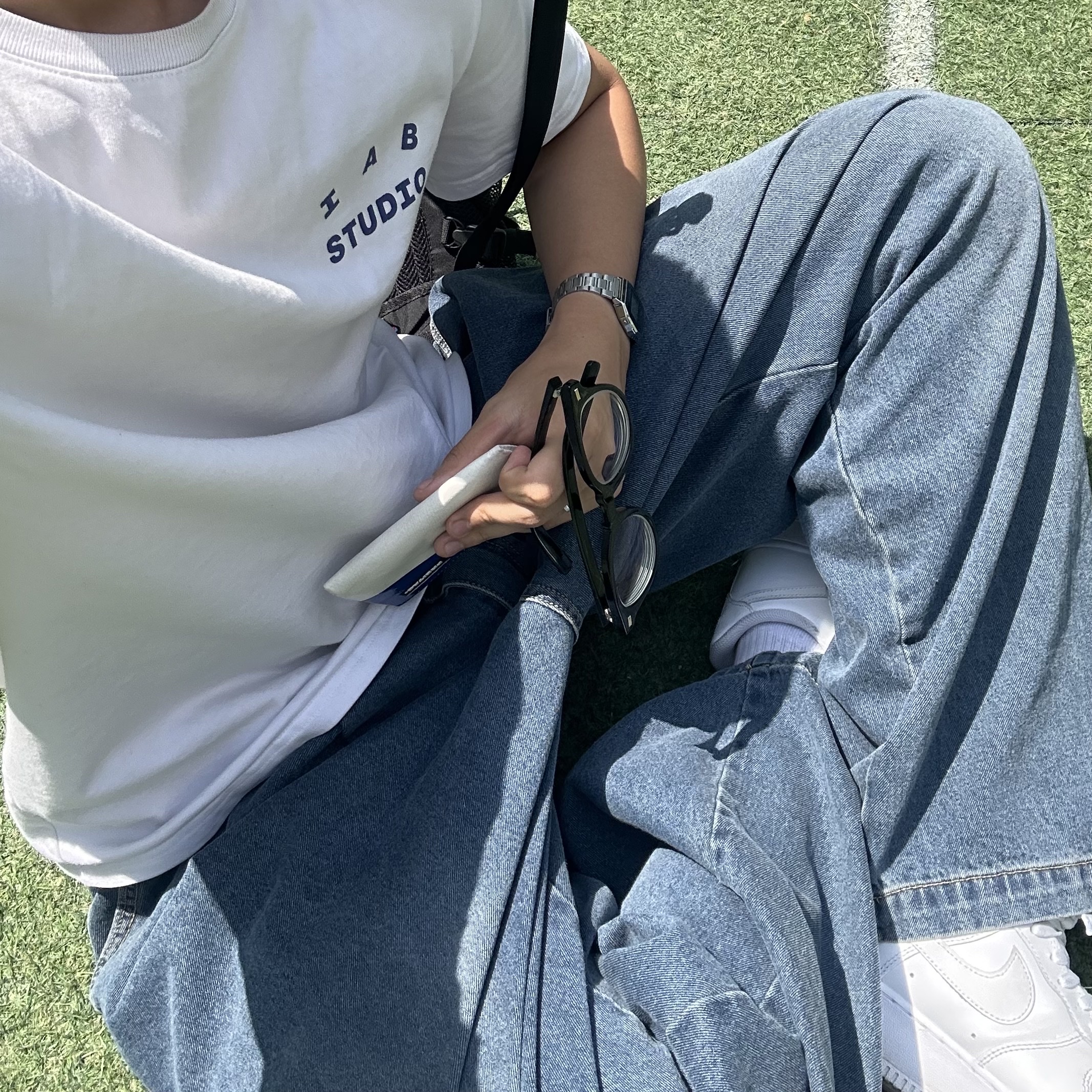 IAB Studio T-Shirt White Navy - 22FW, Nike Air Force 1 '07 Low White 착용 스타일