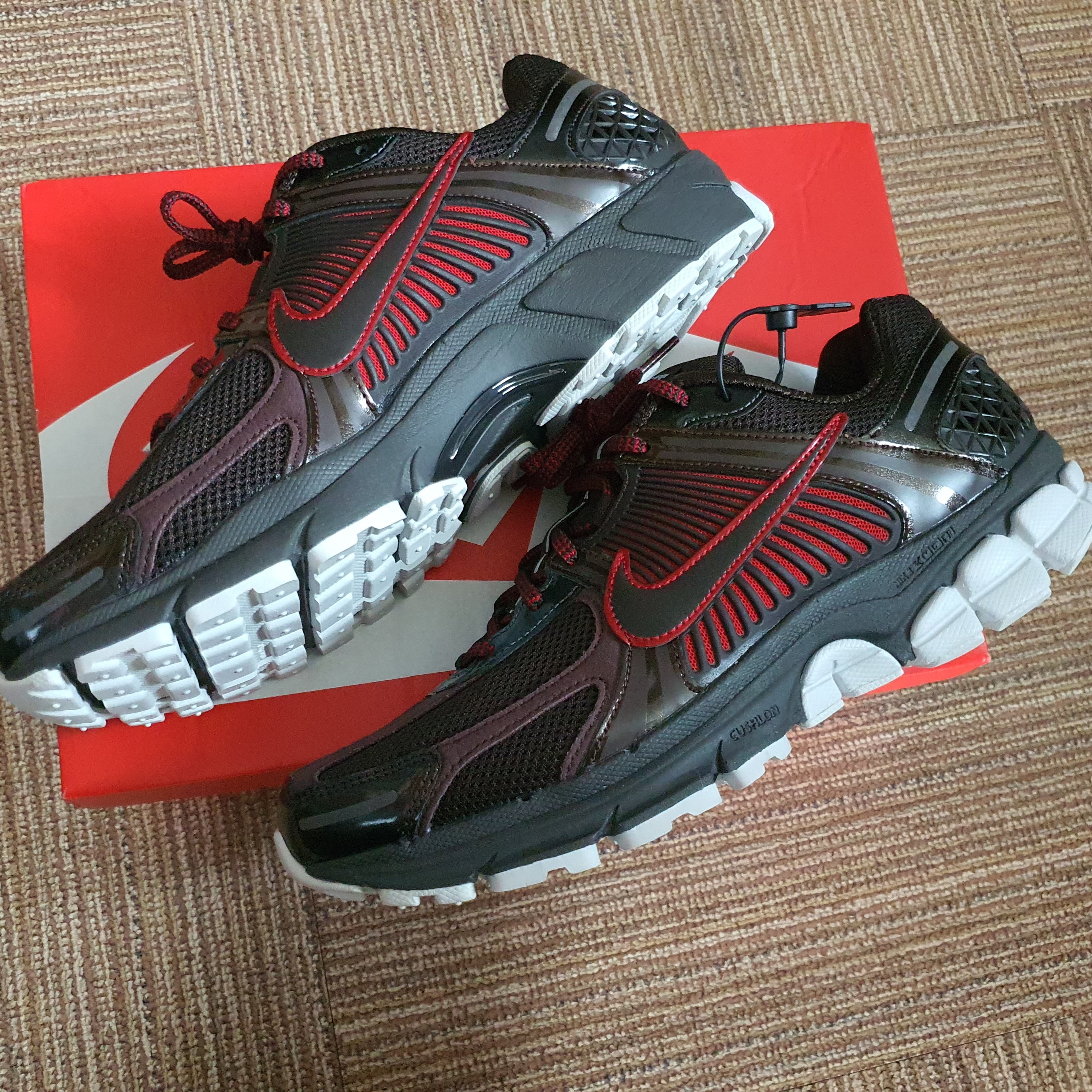 Nike Zoom Vomero 5 Velvet Brown 착용 스타일 - 2