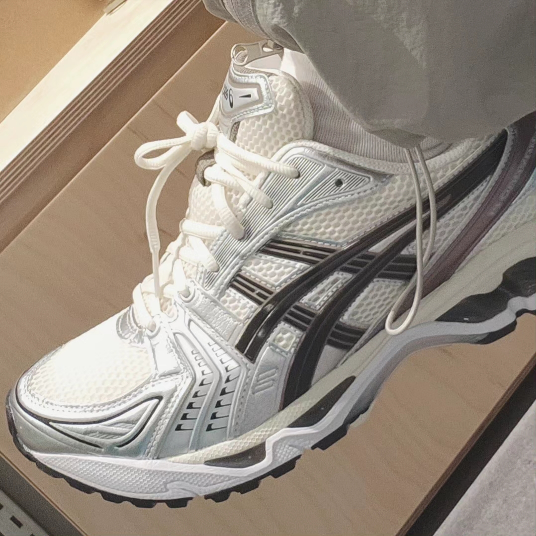 Asics Gel-Kayano 14 Cream Black 착용 스타일 - 1