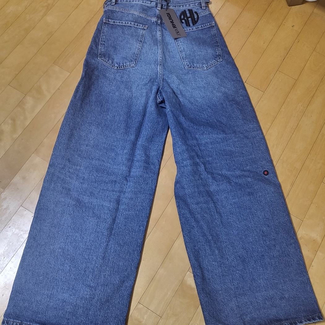 Zara x Rhuigi Baggy Jeans Medium Blue 착용 스타일 - 3