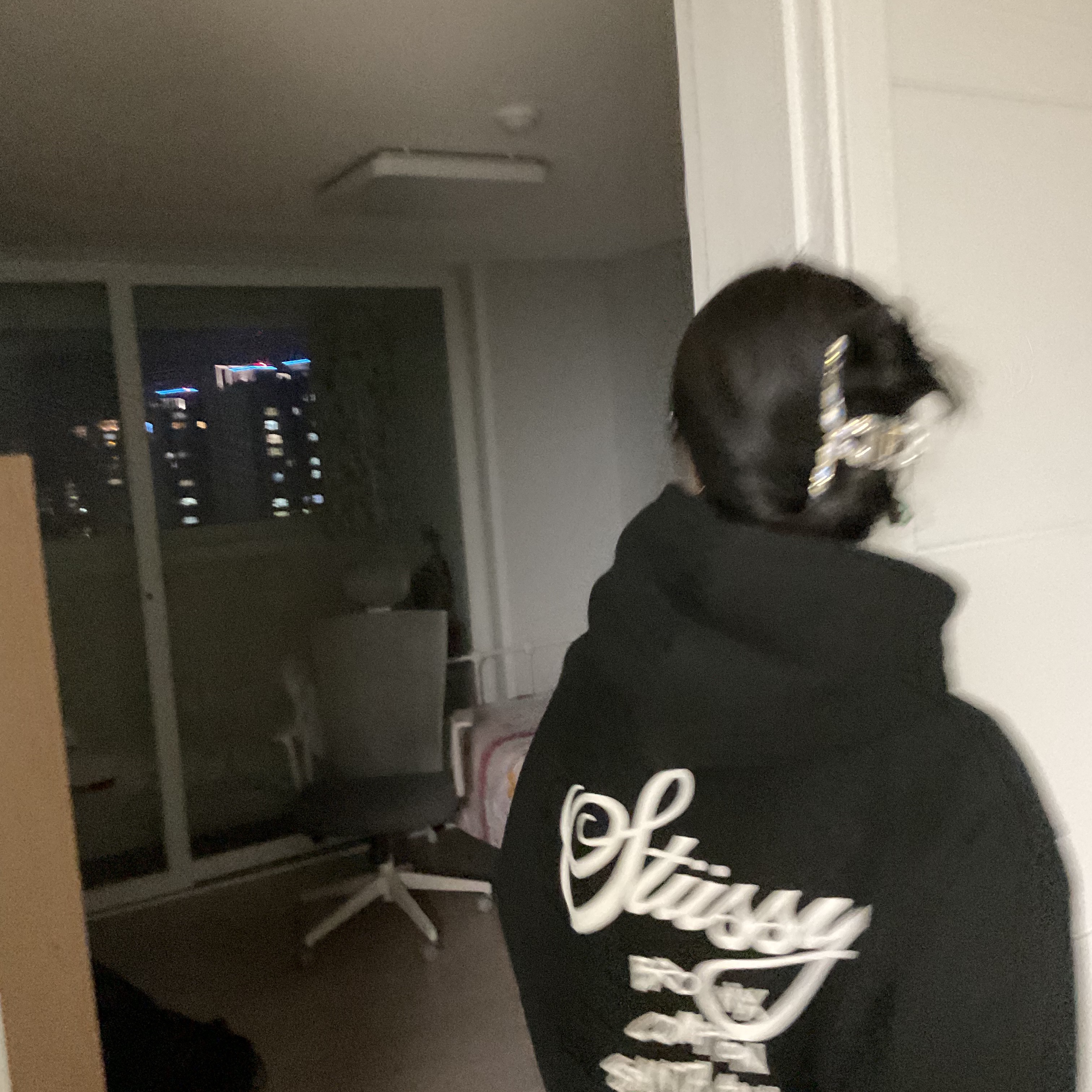 Stussy World Tour Hoodie Black 2022 착용 스타일