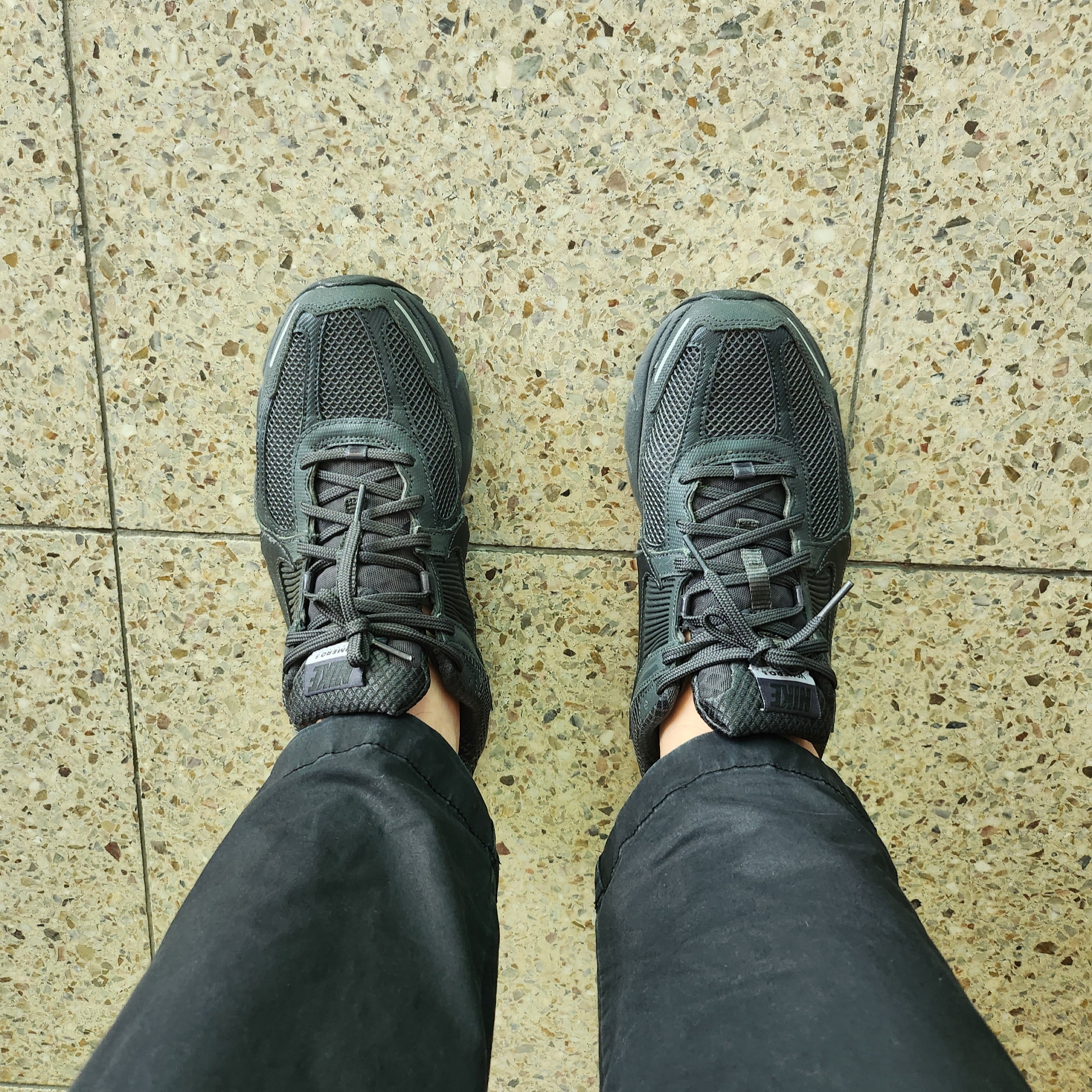 Nike Zoom Vomero 5 SP Anthracite 2023 착용 스타일