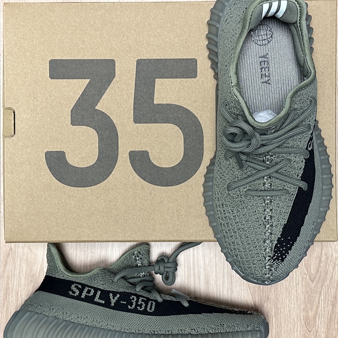 Adidas Yeezy Boost 350 V2 Granite Core Black 착용 스타일