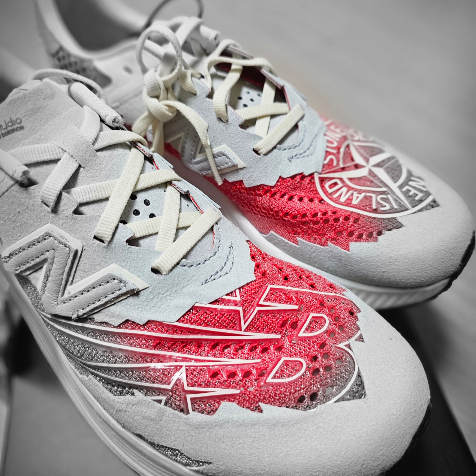 New Balance x Stone Island x Tokyo Design Studio FuelCell RC Elite v2 SI Red 착용 스타일 - 1