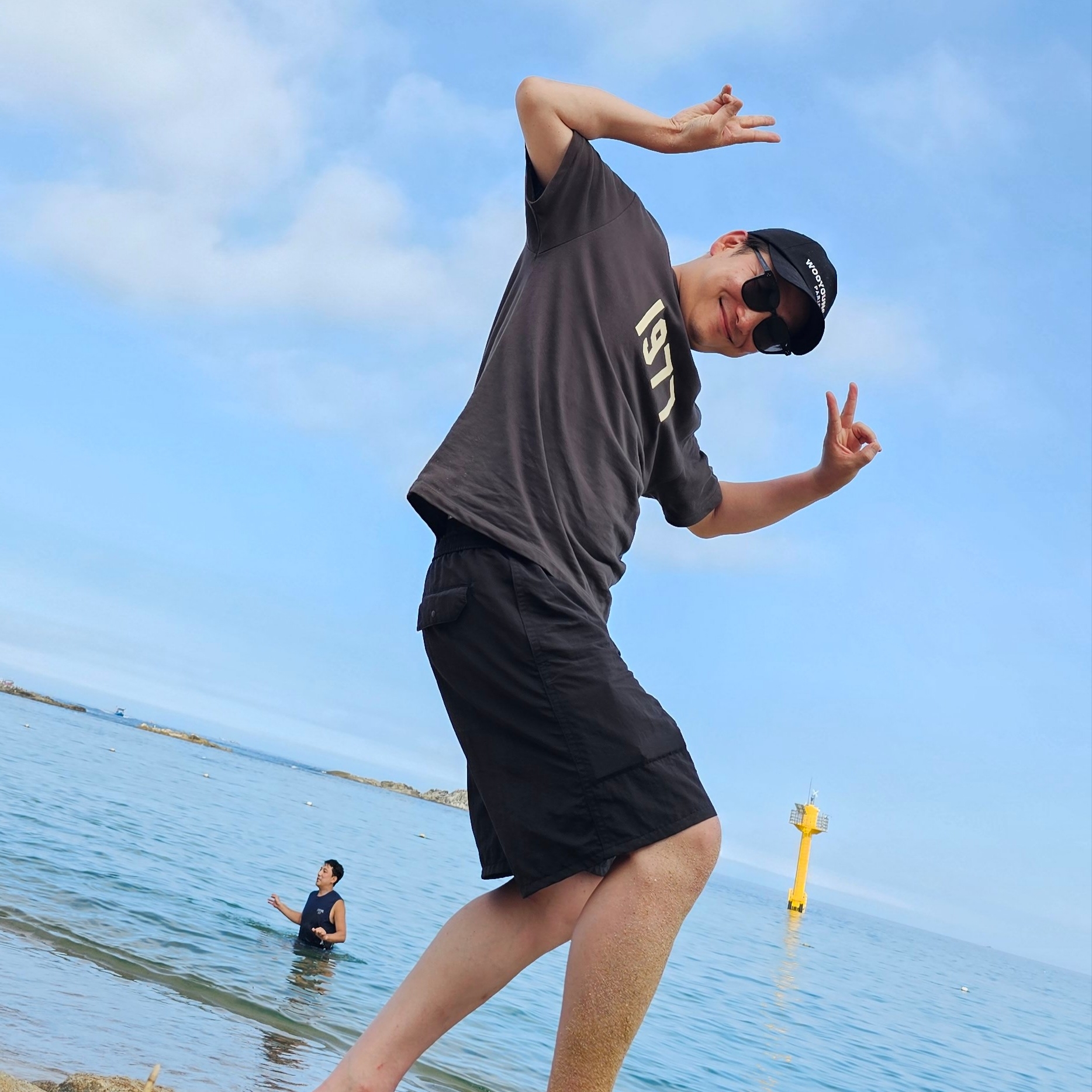 Wooyoungmi Embroidered Ball Cap Black - 23SS, Essentials 1977 Short Sleeve Raglan Crewneck Sweatshirt Iron - 22SS 착용 스타일