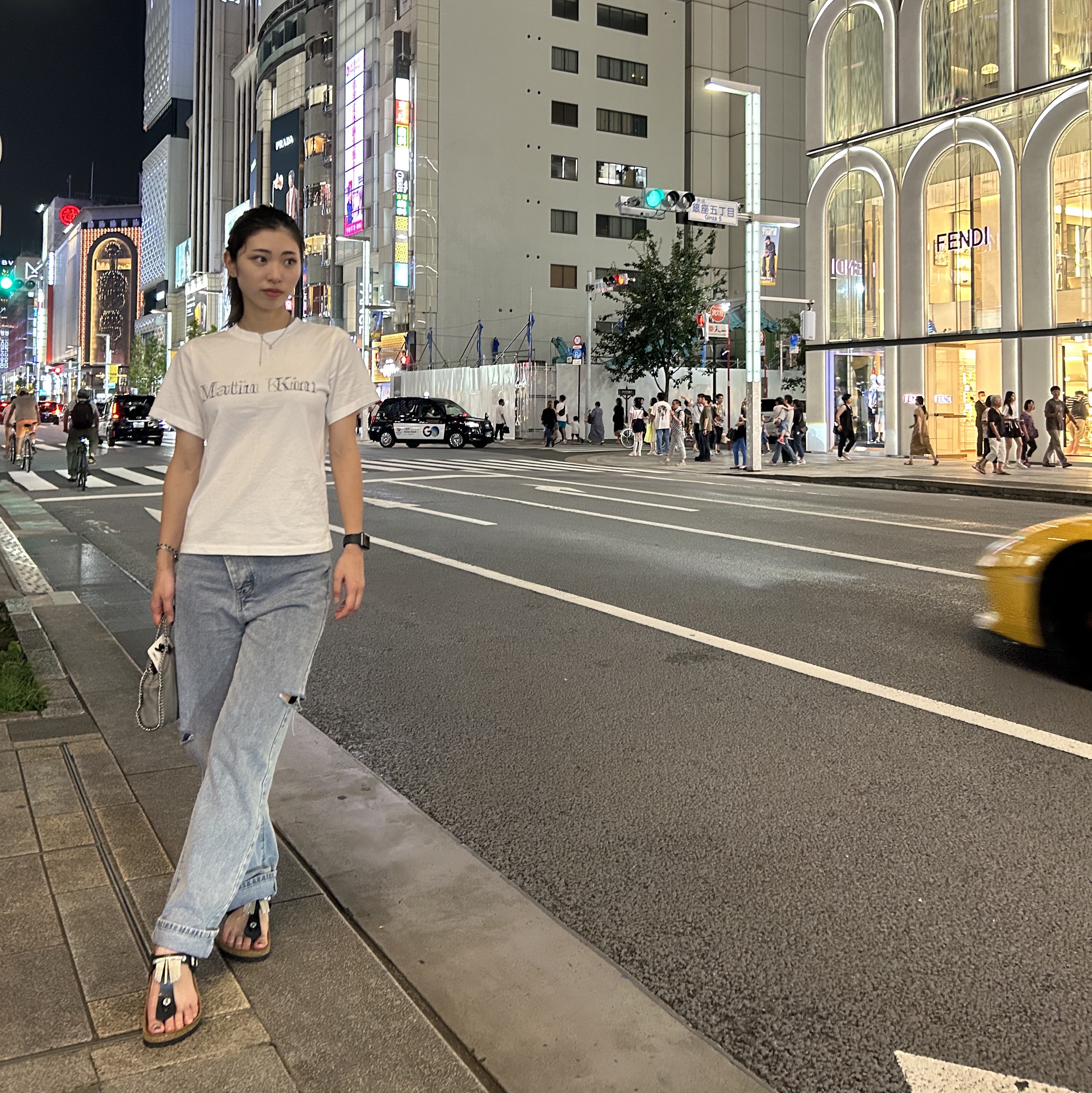 (W) Matin Kim Shadow Logo Top White 착용 스타일