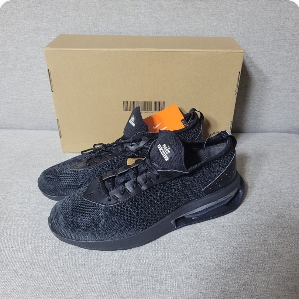 Nike Air Max Flyknit Racer Anthracite Black 착용 스타일