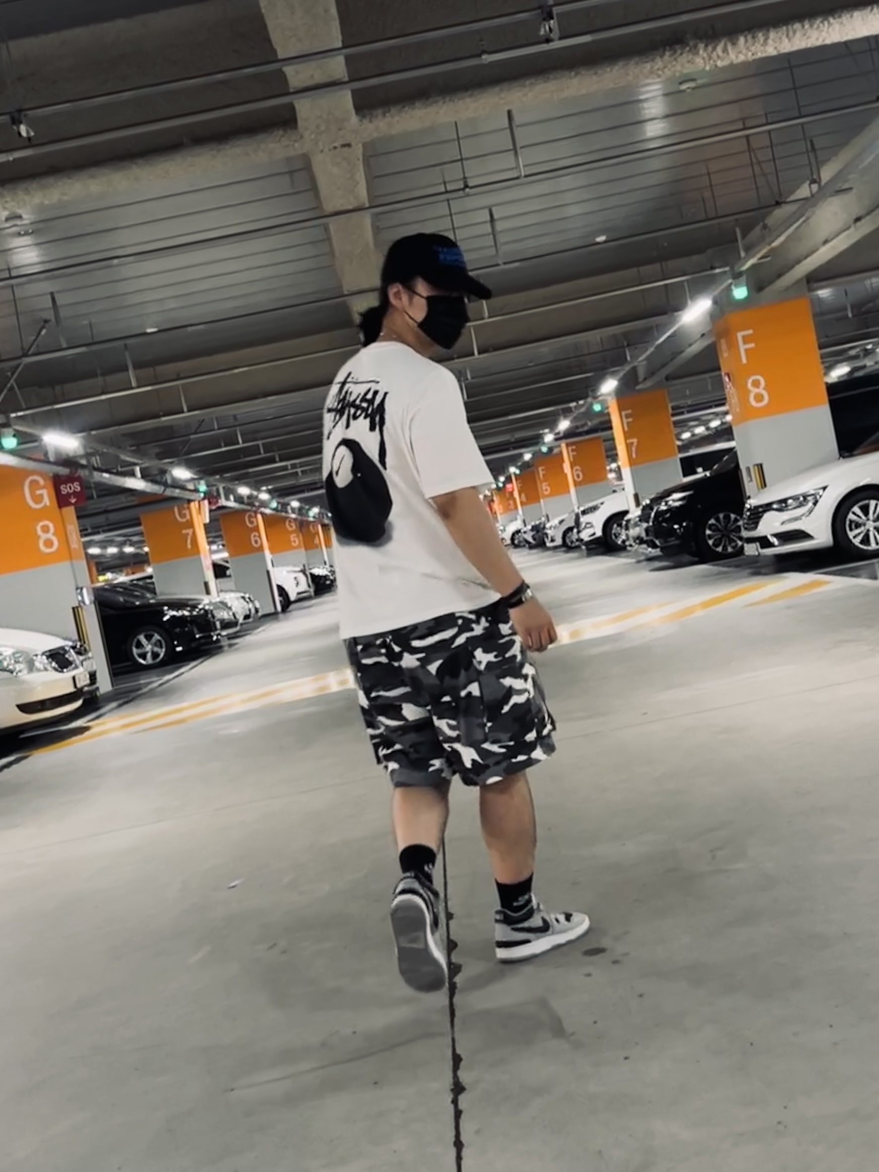 Nike x Stussy NRG FL SS 8 Ball T-Shirt White (DO9322-100), Project G/R Oversized Convertible Cargo Pants City Camo 착용 스타일 - 3