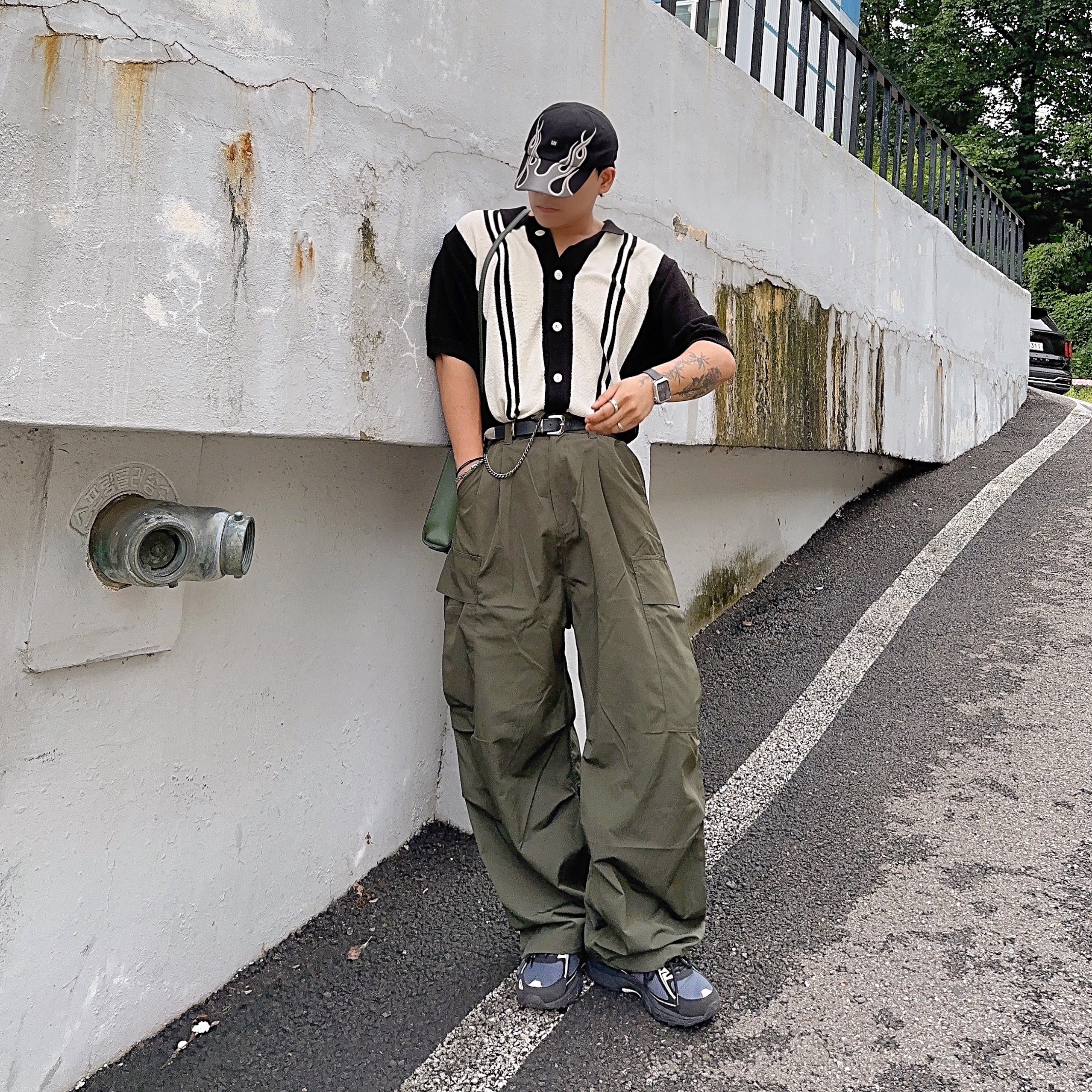 Yeezy Gap Engineered By Balenciaga Flame Cap Black, Asics Gel-Venture 6 Carrier Grey 착용 스타일 - 4