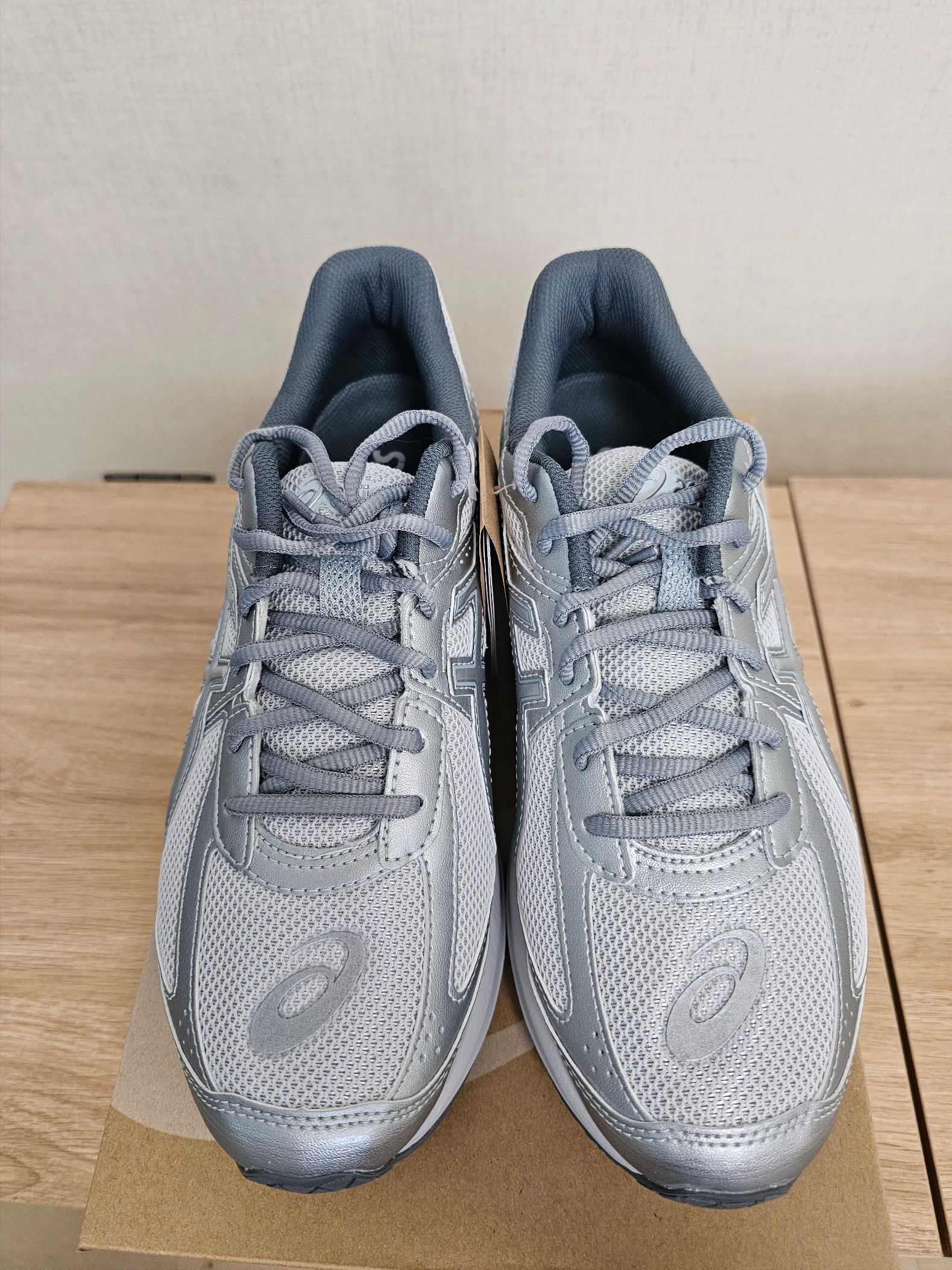 Asics Jog 100 S SMU Glacier Grey Pure Silver - 2E Wide 착용 스타일 - 3