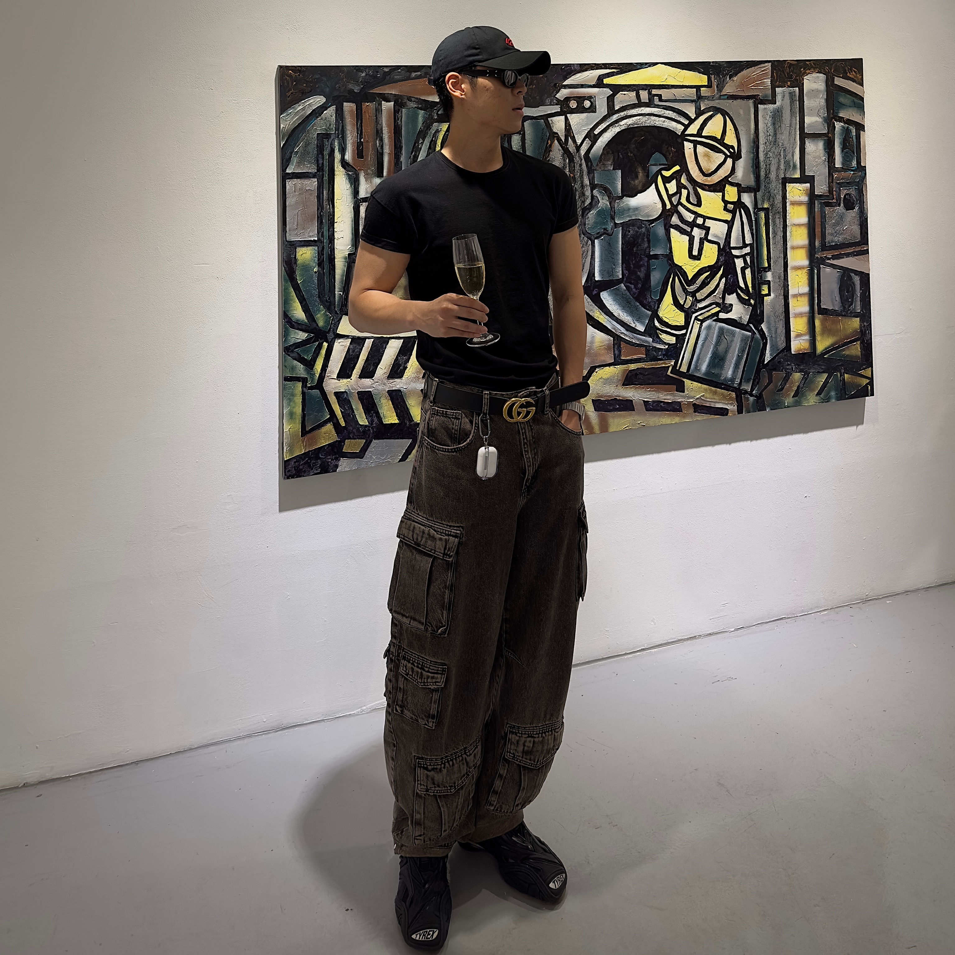 Zara Utility Cargo Jeans Black, Gentle Monster x Maison Margiela MM004 Black Black 착용 스타일