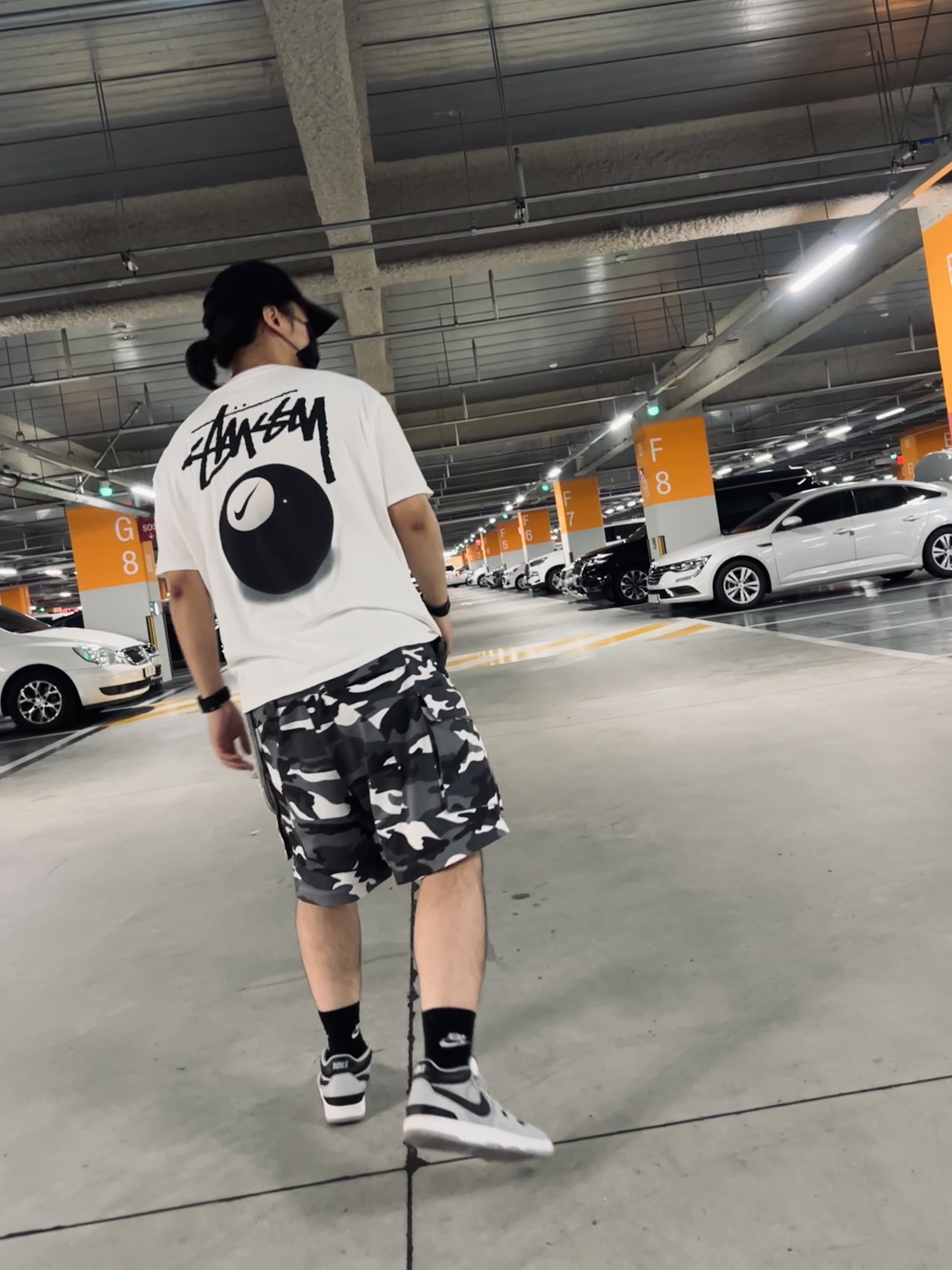 Nike x Stussy NRG FL SS 8 Ball T-Shirt White (DO9322-100), Project G/R Oversized Convertible Cargo Pants City Camo 착용 스타일 - 1