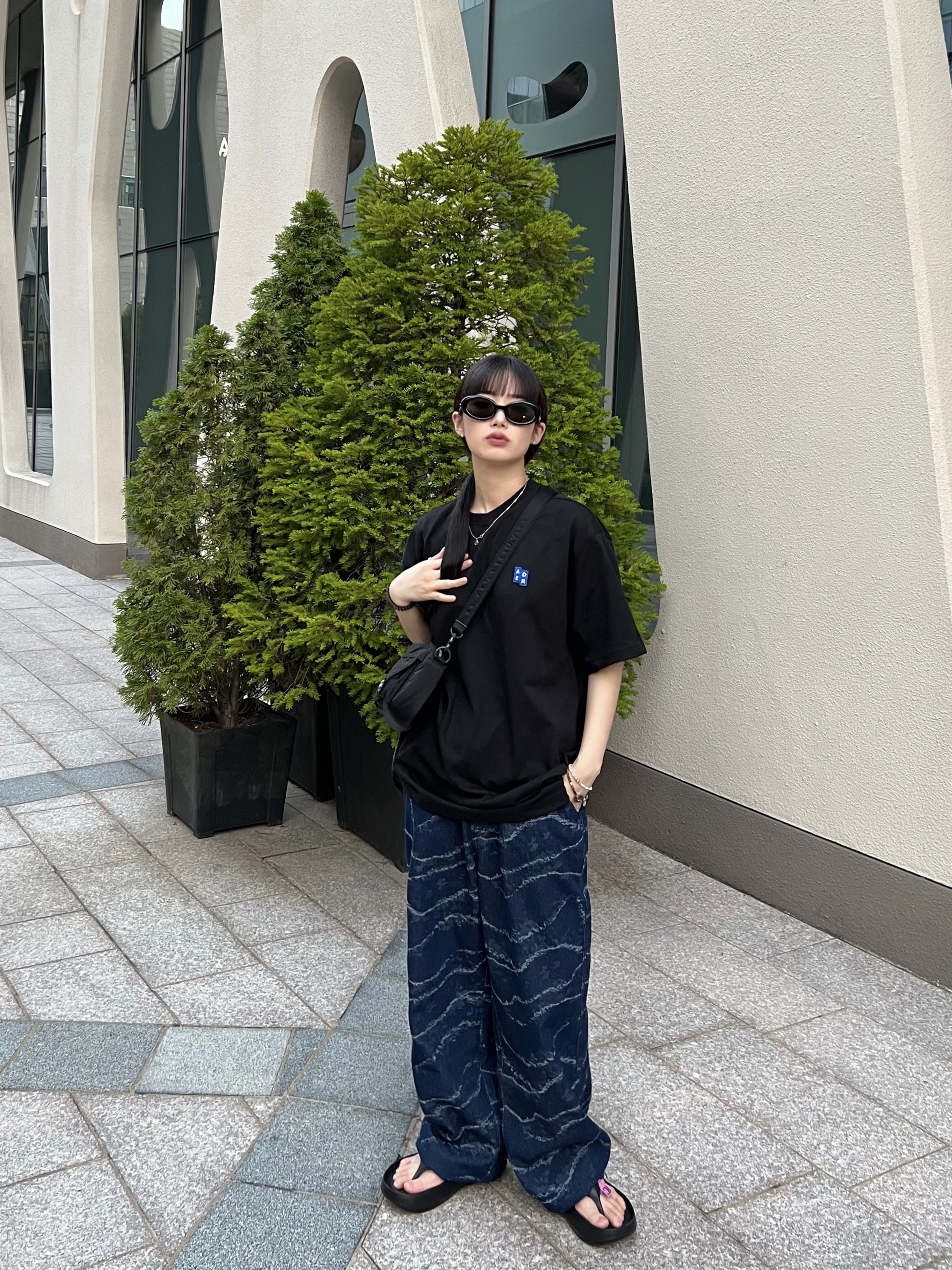 Ader Error Sig; TRS/BL Tag T-Shirt 01 Black, Gentle Monster x Maison Margiela MM005 Black Black 착용 스타일 - 3