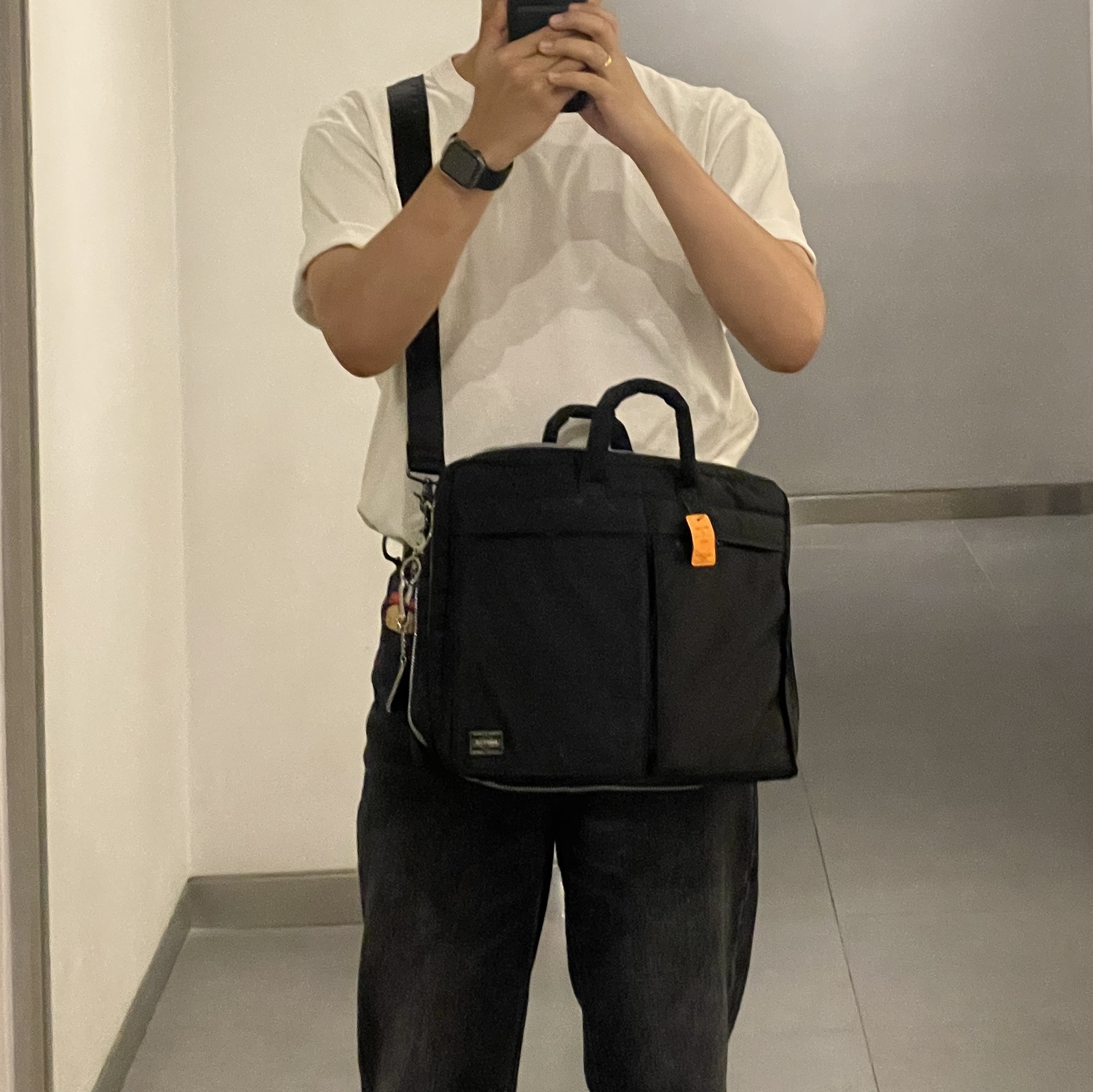 Porter Tanker 2Way Briefcase Black 착용 스타일 - 4