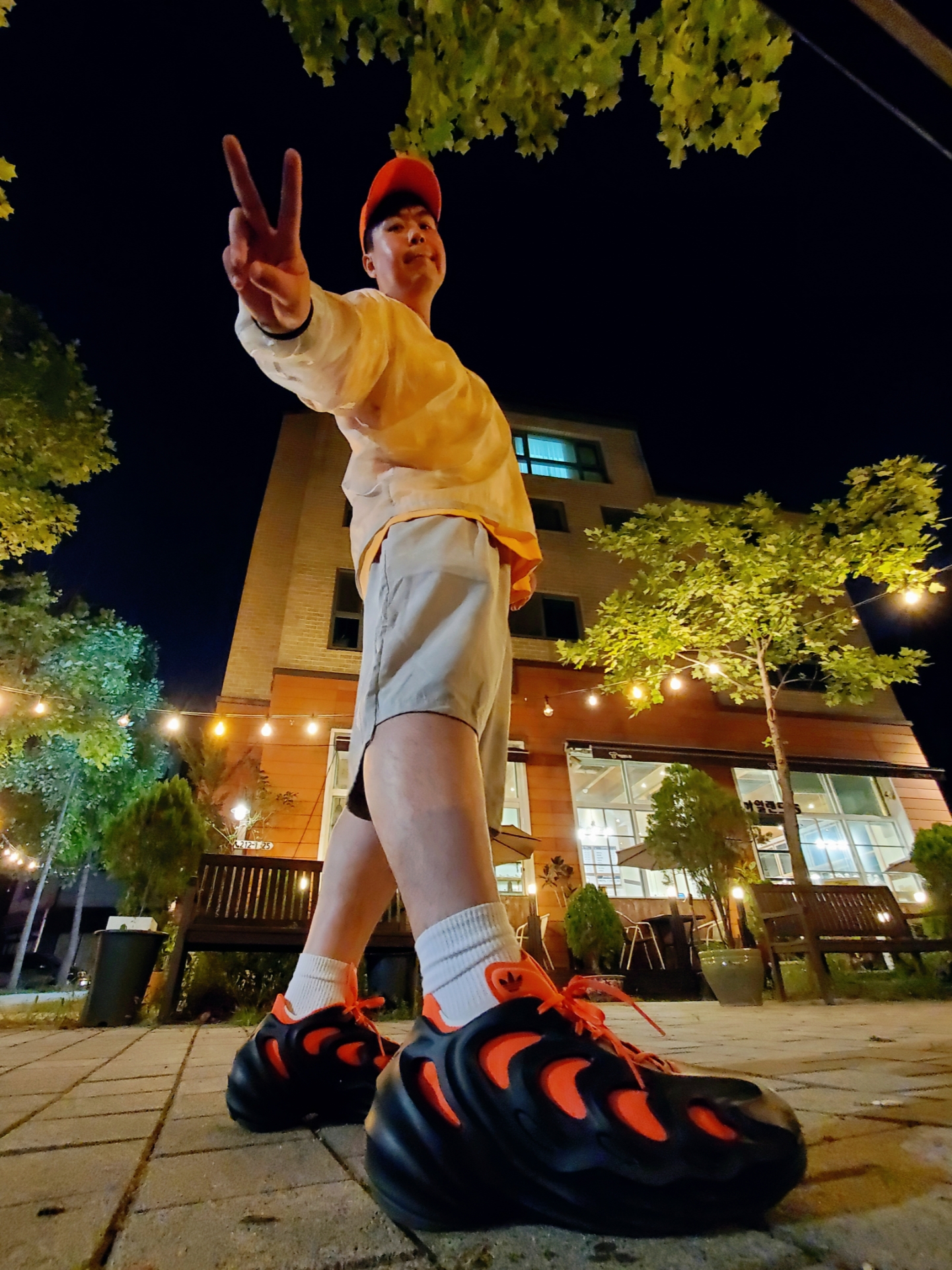 Adidas Adifom Q Core Black Imperial Orange 착용 스타일
