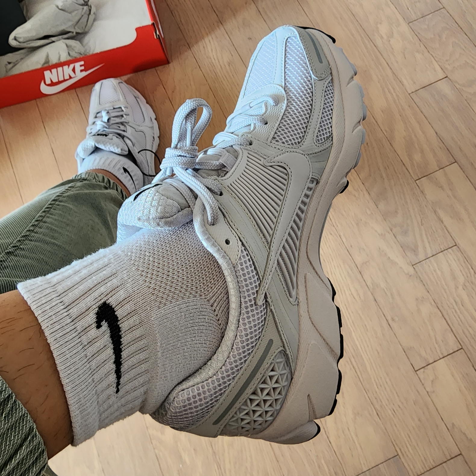 Nike Zoom Vomero 5 SP Vast Grey 2023 착용 스타일 - 3