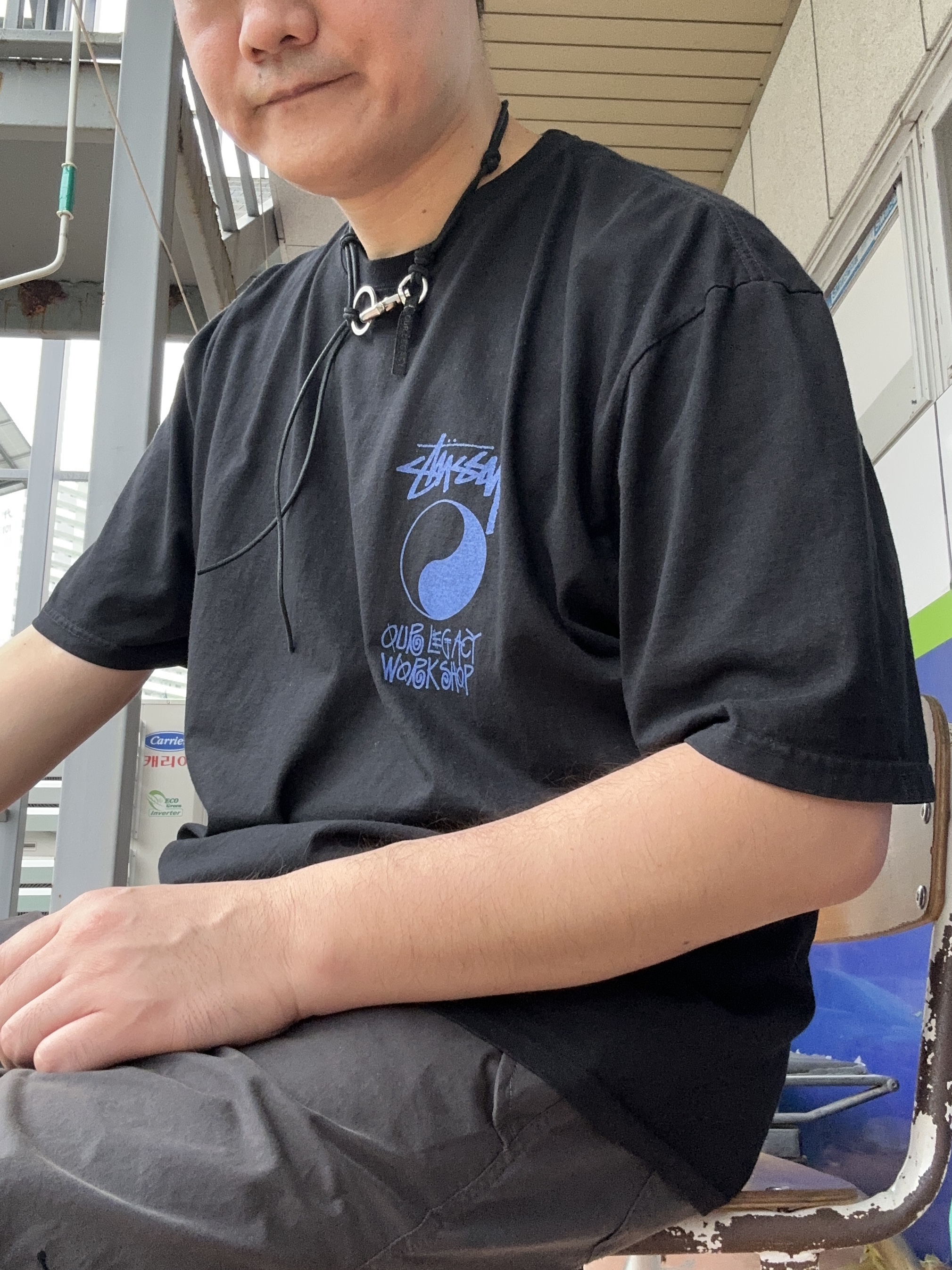 Stussy x Our Legacy Frame Pigment Dyed T-Shirt Black, Our Legacy Ladon Leather Keychain Black 착용 스타일