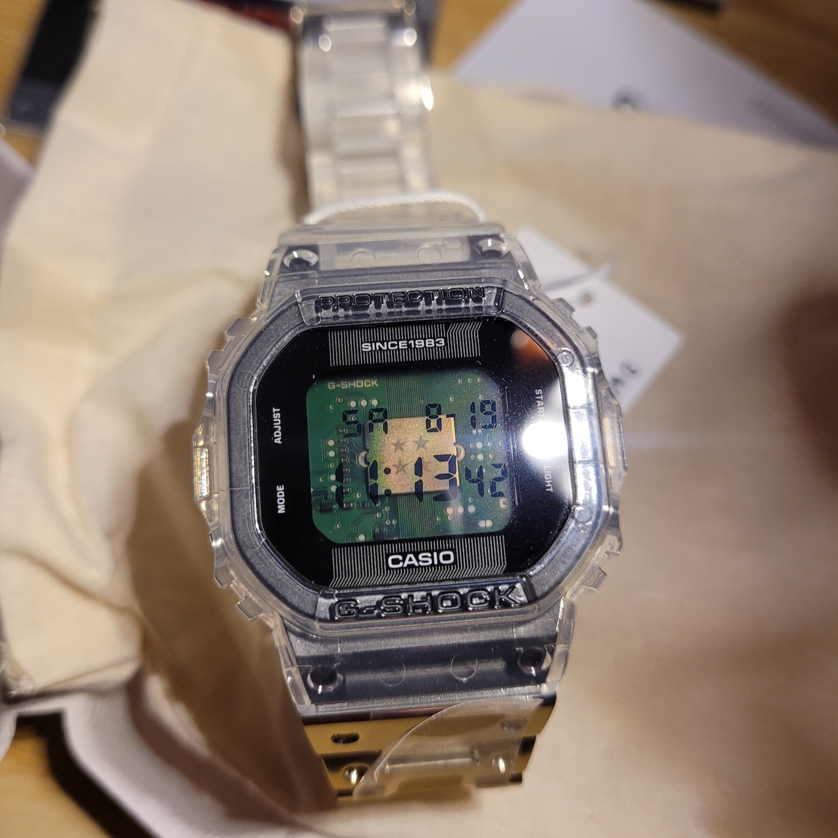 Casio G-Shock 40th Anniversary Clear Remix 5600 Series DWE-5640RX-7 Clear 착용 스타일 - 2