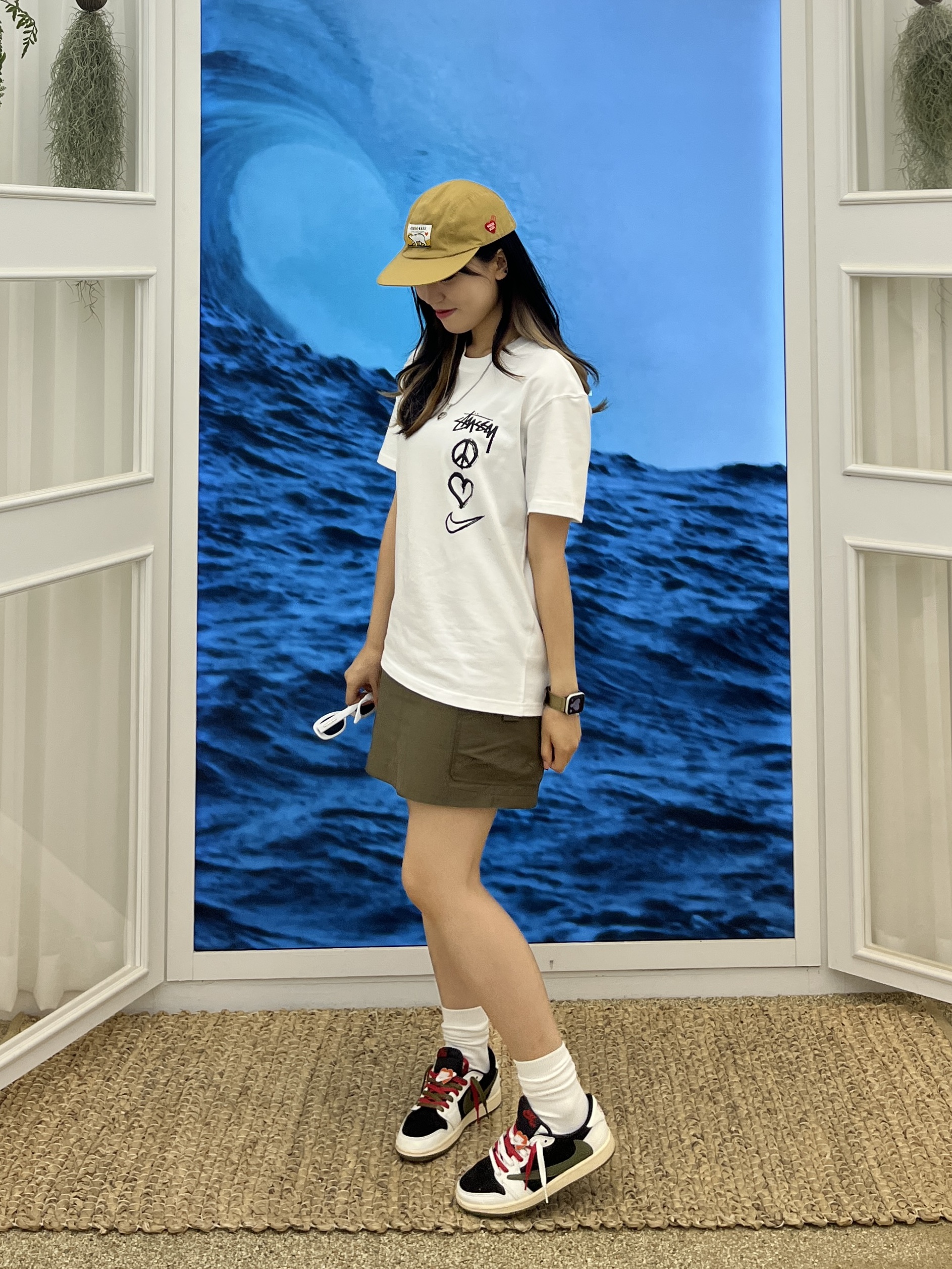 Human Made 4-Panel Twill Cap Beige, Nike x Stussy NRG RA T-Shirt Summit White (DM4942-121) 착용 스타일 - 1