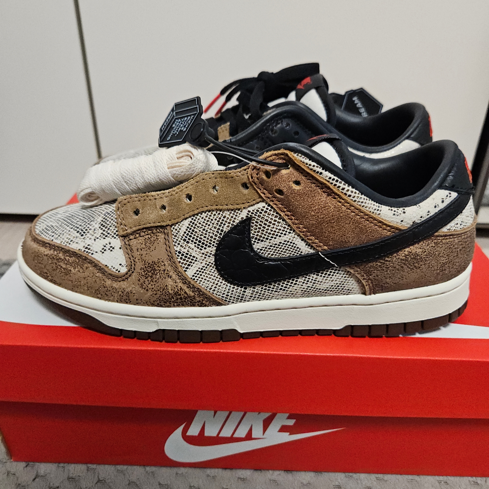 Nike Dunk Low PRM Head to Head 착용 스타일 - 2
