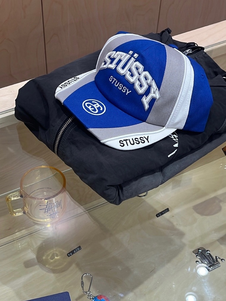 Stussy Souvenir Low Pro Strapback Cap Blue, Stussy Wave Dye Beach Shell Jacket Black 착용 스타일