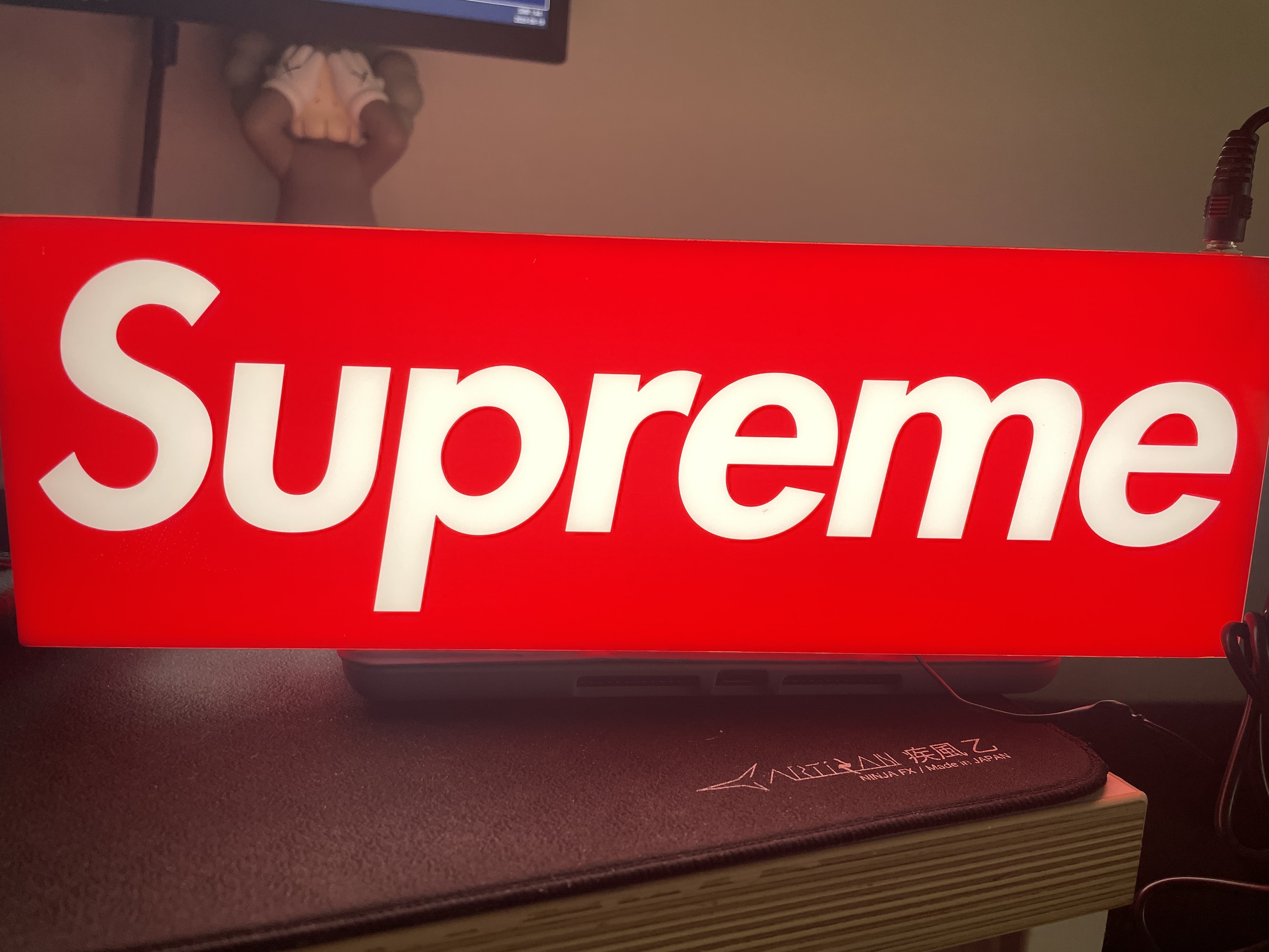 Supreme Box Logo Lamp Red (Korean Ver.) - 23FW 착용 스타일