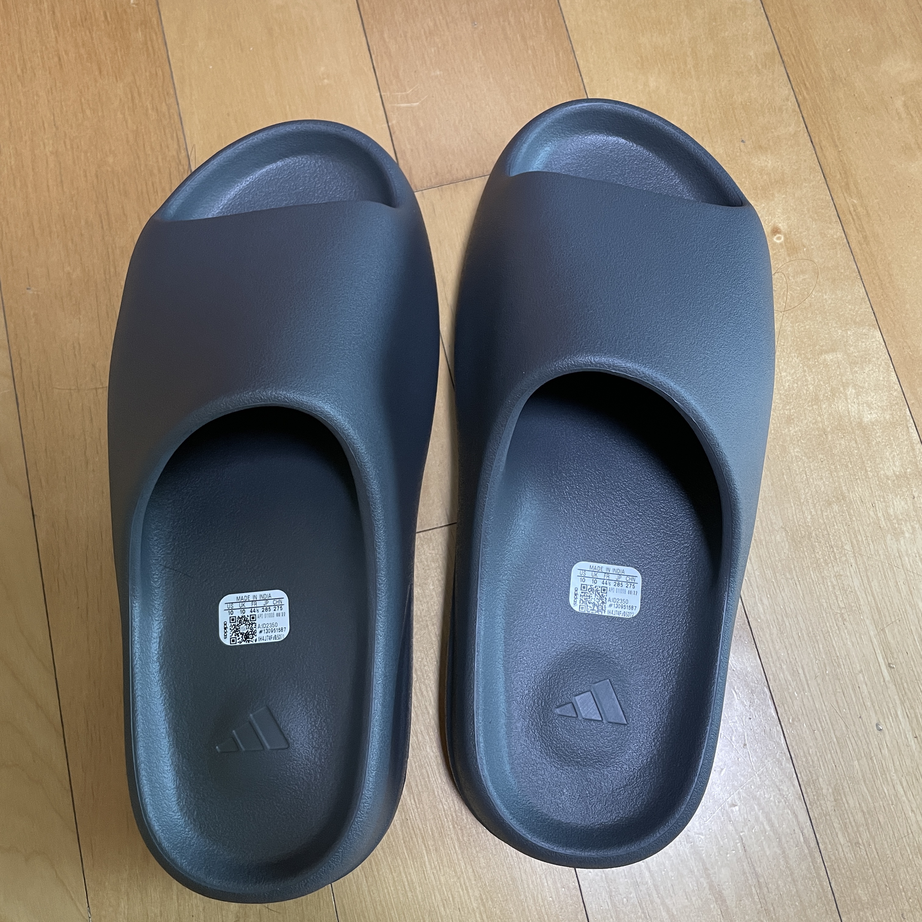 Adidas Yeezy Slide Slate Grey 착용 스타일