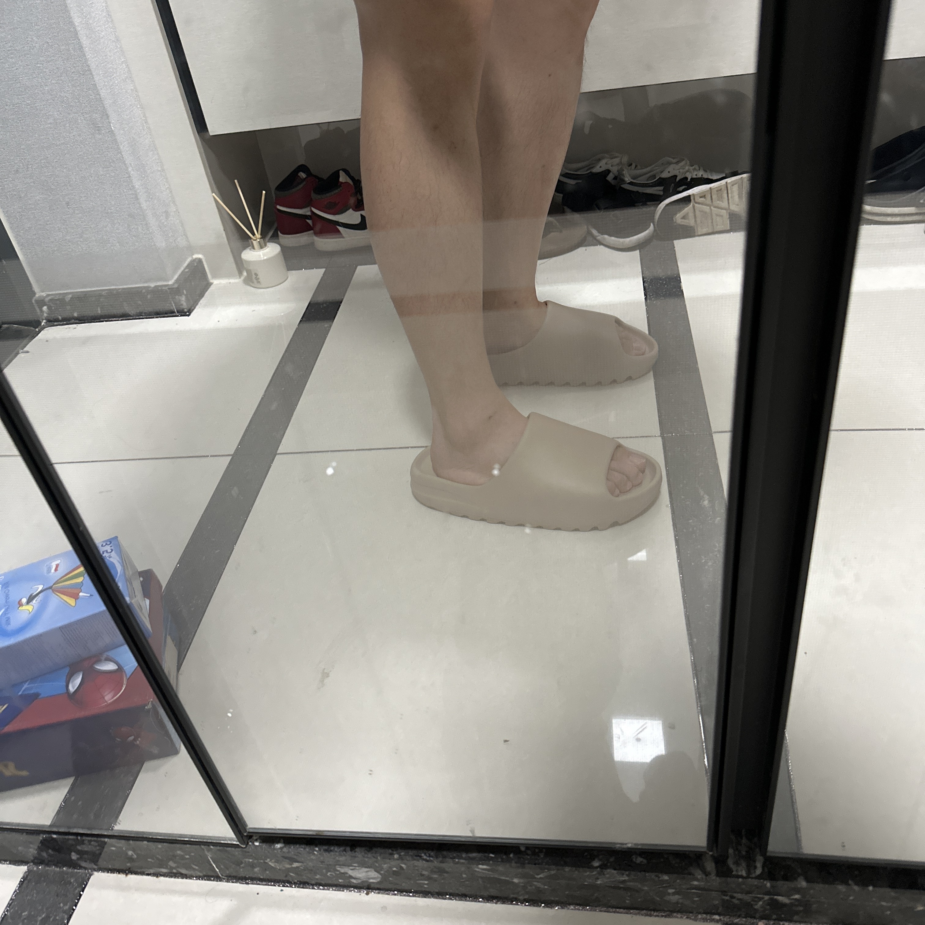 Adidas Yeezy Slide Pure - Re-Release Ver. 착용 스타일