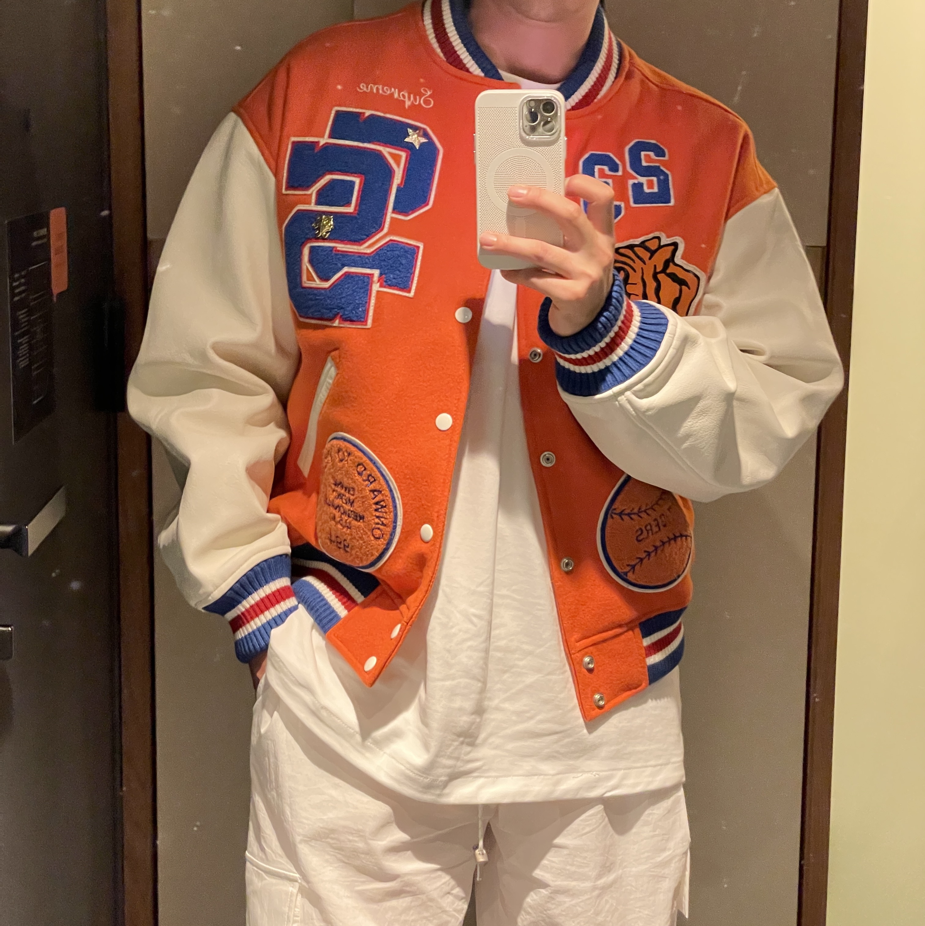Supreme Tiger Varsity Jacket Orange - 23FW, Maison Mihara Yasuhiro Blakey OG Sole Canvas Low-top Sneakers Black White 착용 스타일 - 2