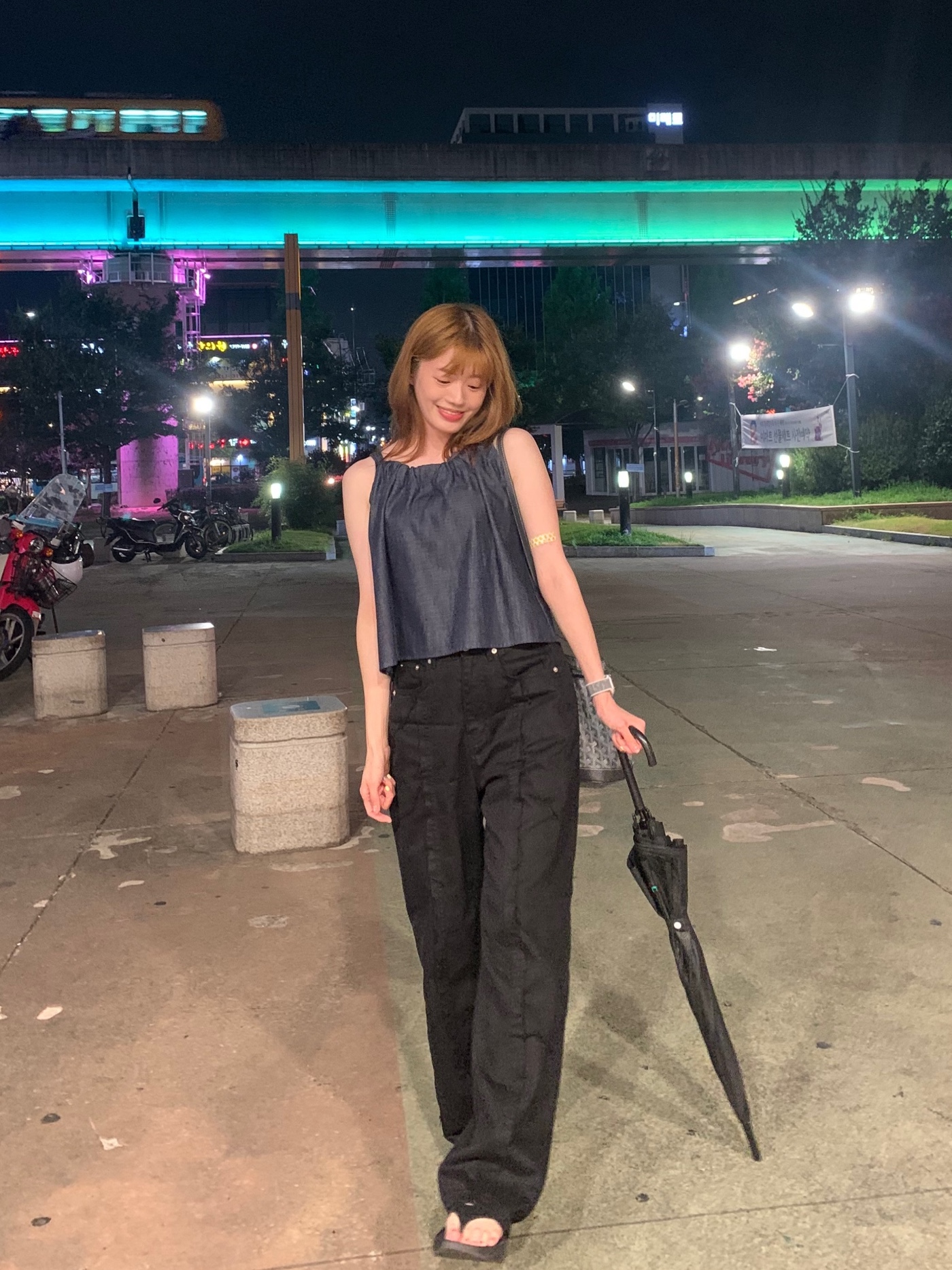 Oofos OOriginal Black, Goyard Petit Flot Bucket Bag Grey 착용 스타일 - 1