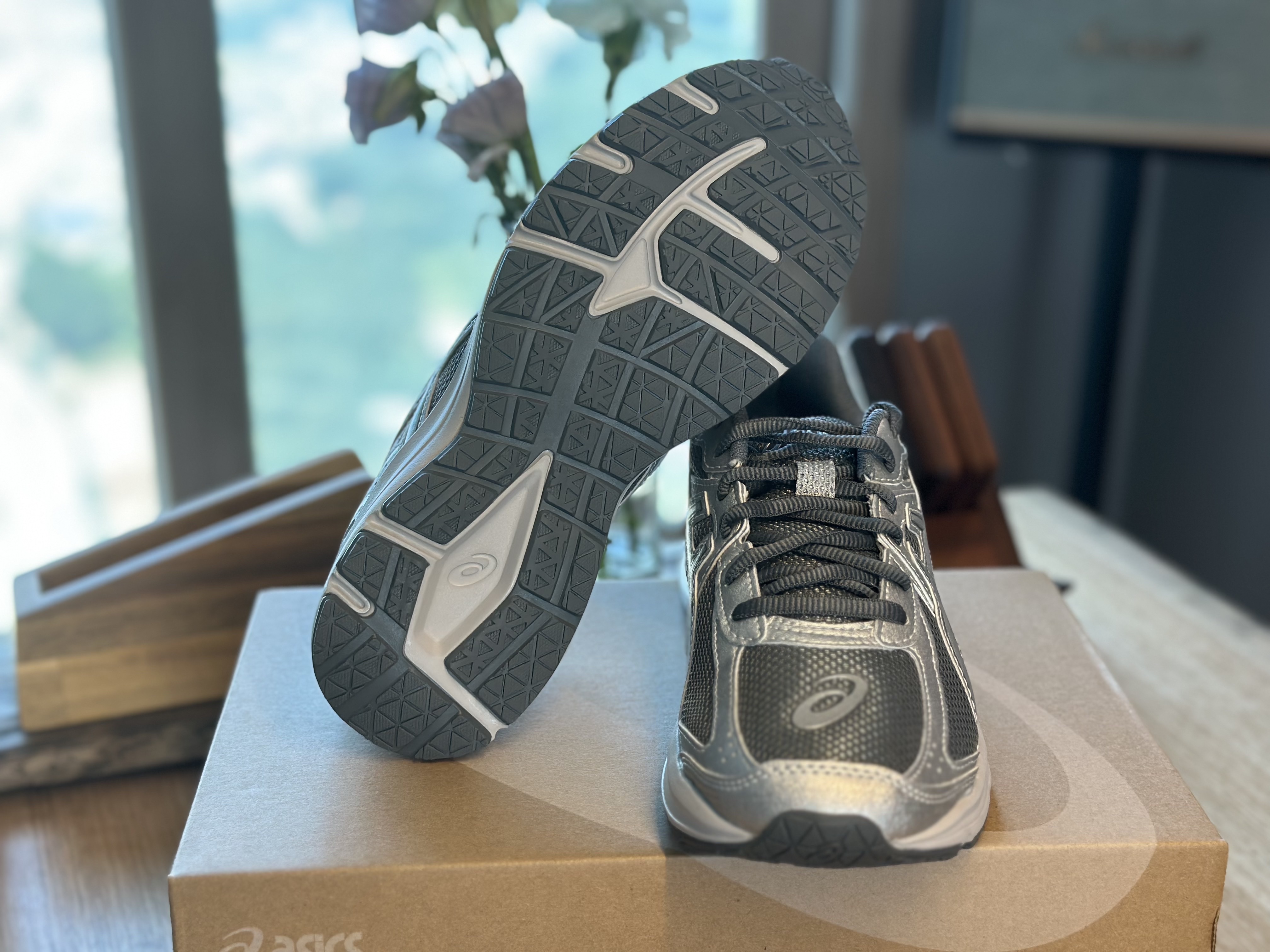 Asics Jog 100 S SMU Sheet Rock Pure Silver - 2E Wide 착용 스타일 - 3