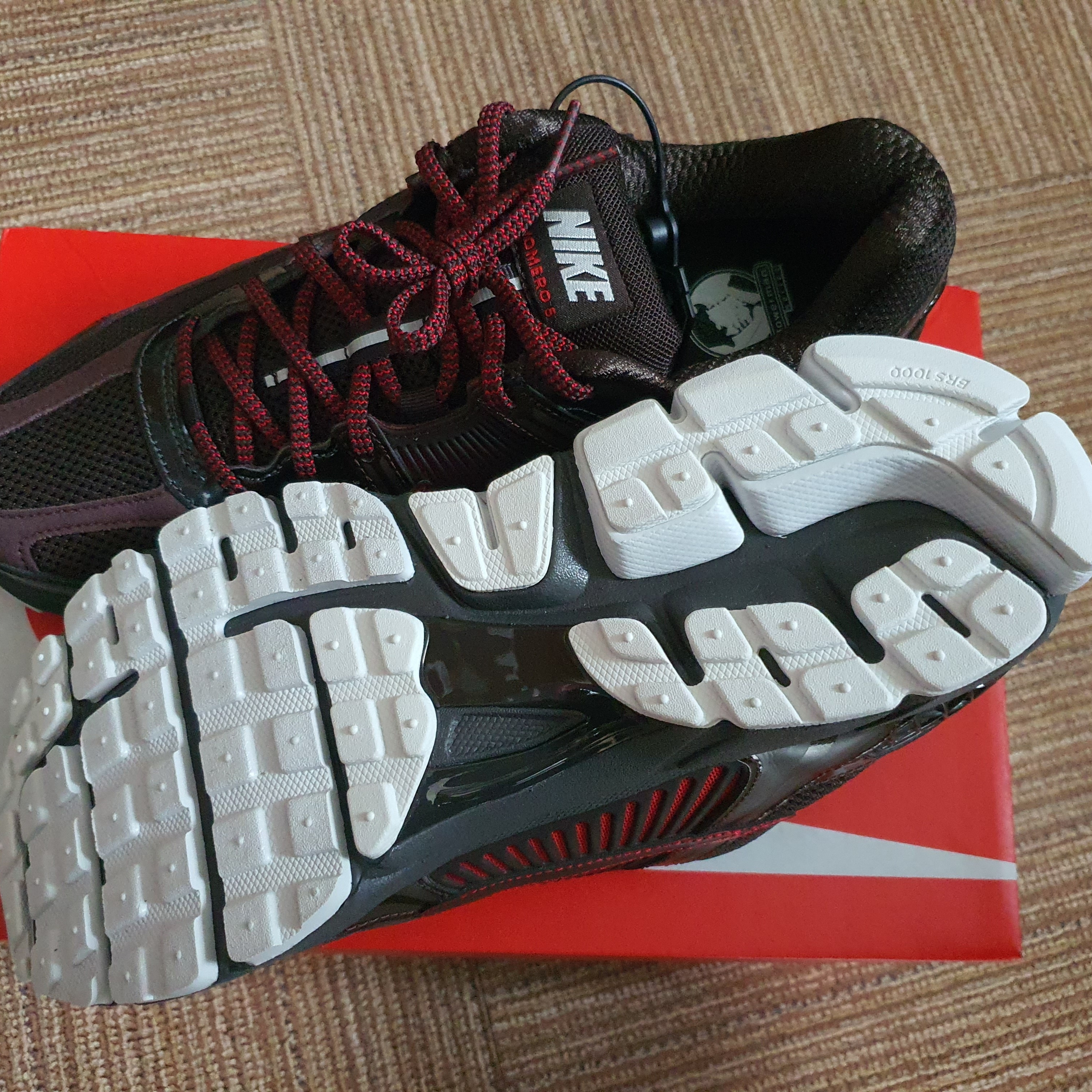 Nike Zoom Vomero 5 Velvet Brown 착용 스타일 - 3