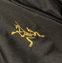 Arc'teryx Mantis 2 Waistpack 24K Black 착용 스타일