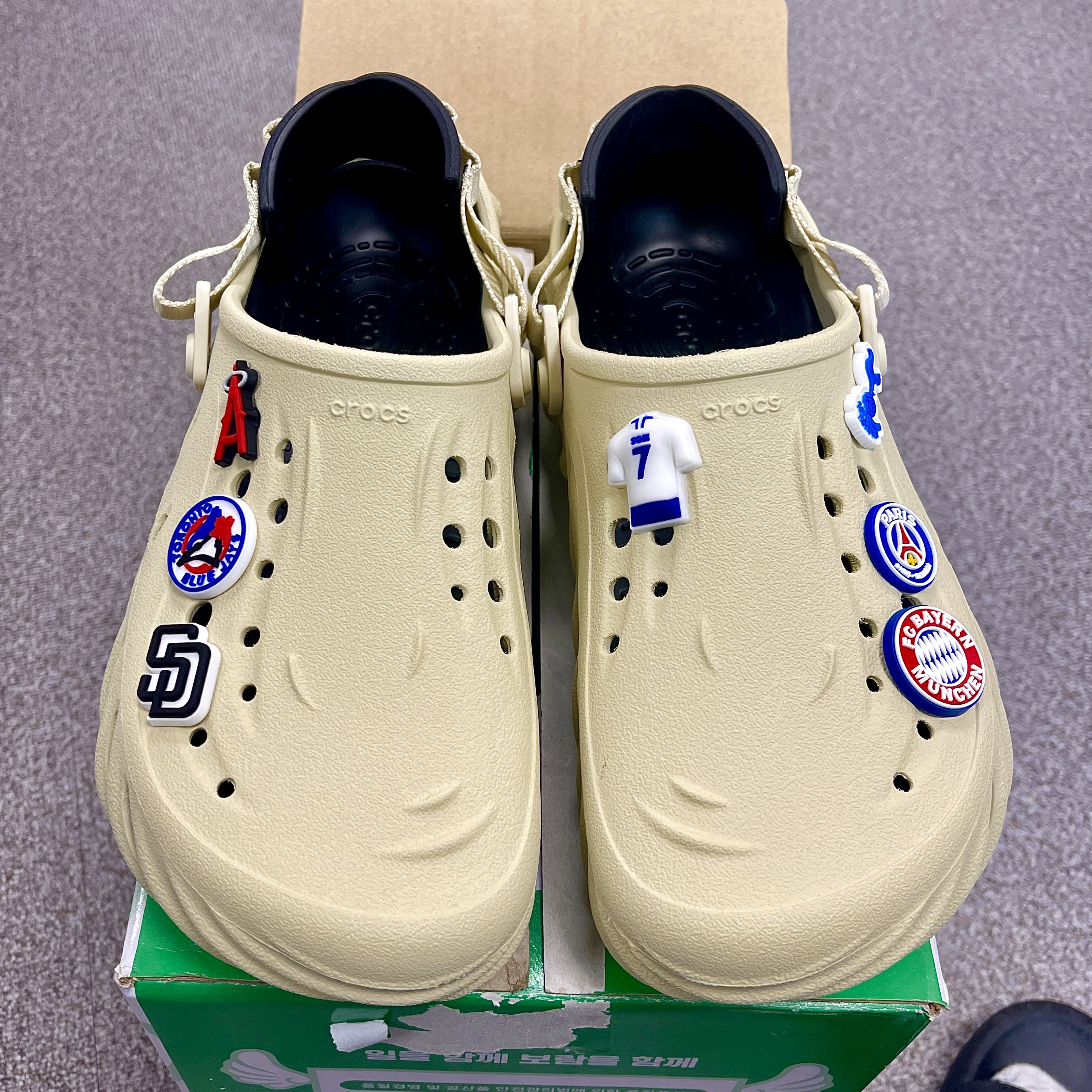 Crocs Echo Clog Bone Black 착용 스타일 - 4