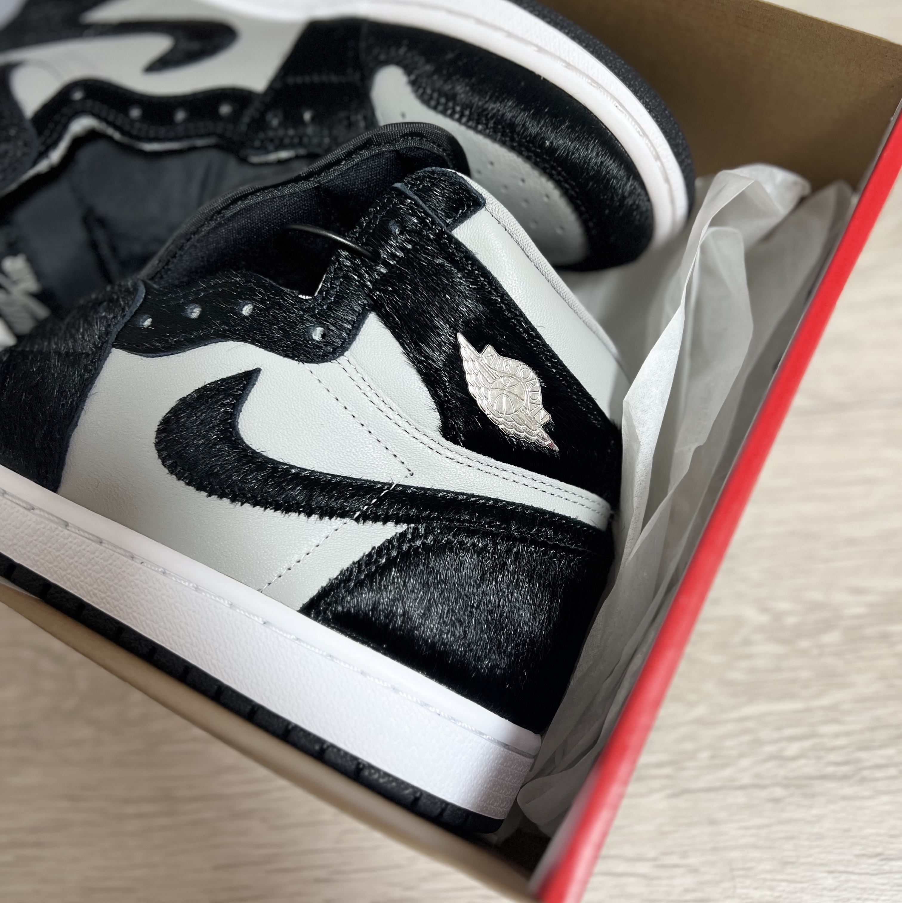 (W) Jordan 1 Retro High OG Medium Grey 착용 스타일 - 2