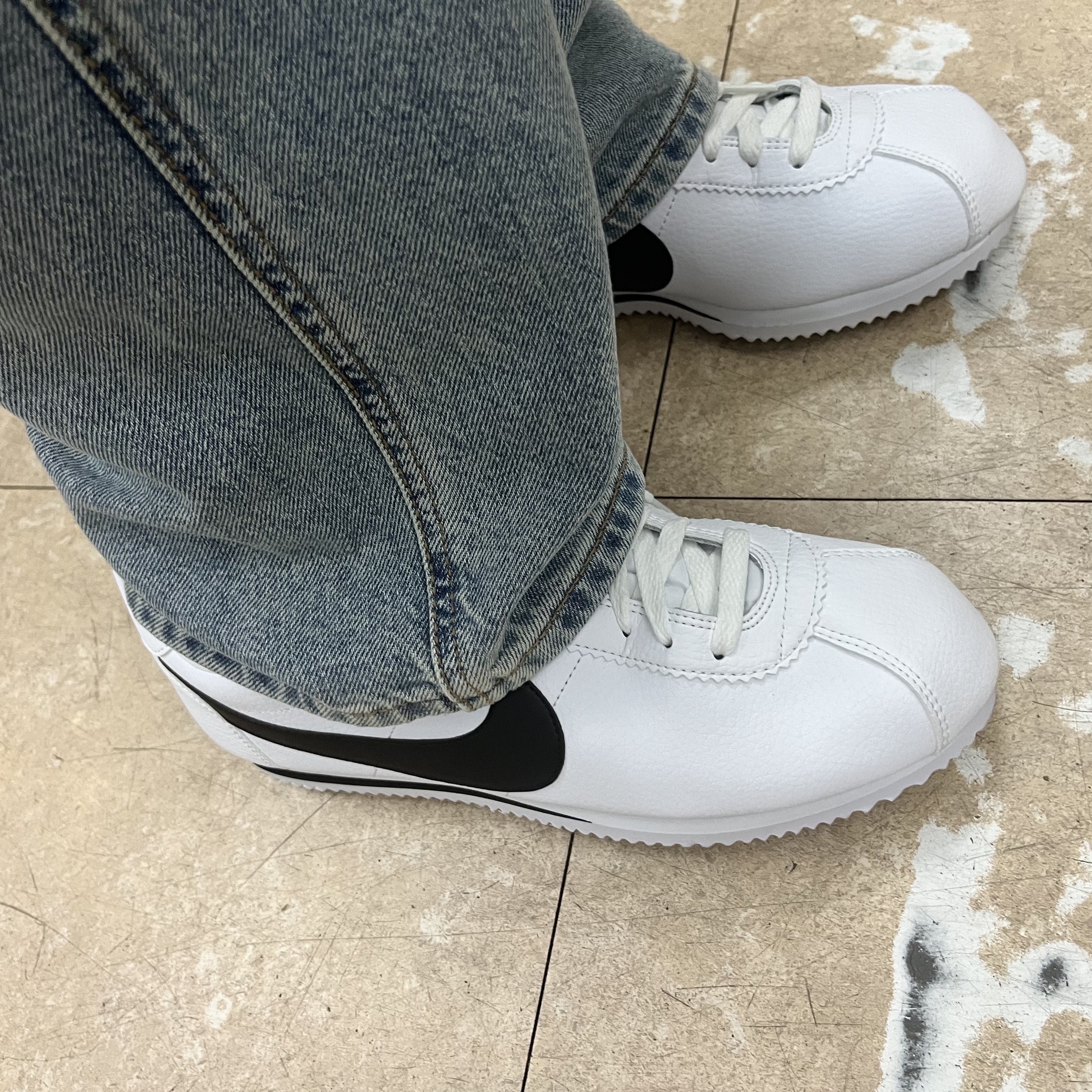 Nike Classic Cortez Leather White Black 착용 스타일