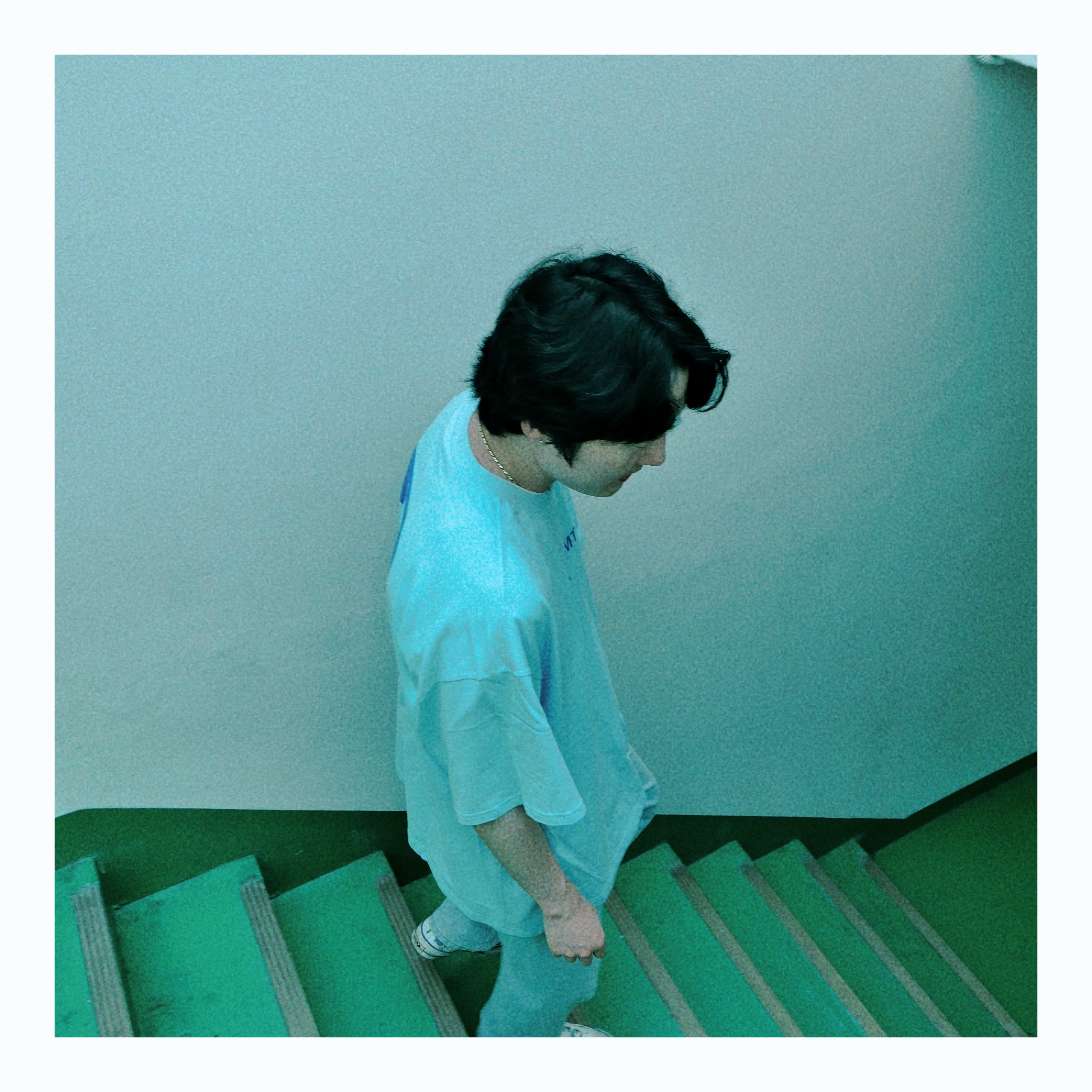 Converse x Fragment T-Shirt Blue 착용 스타일 - 1